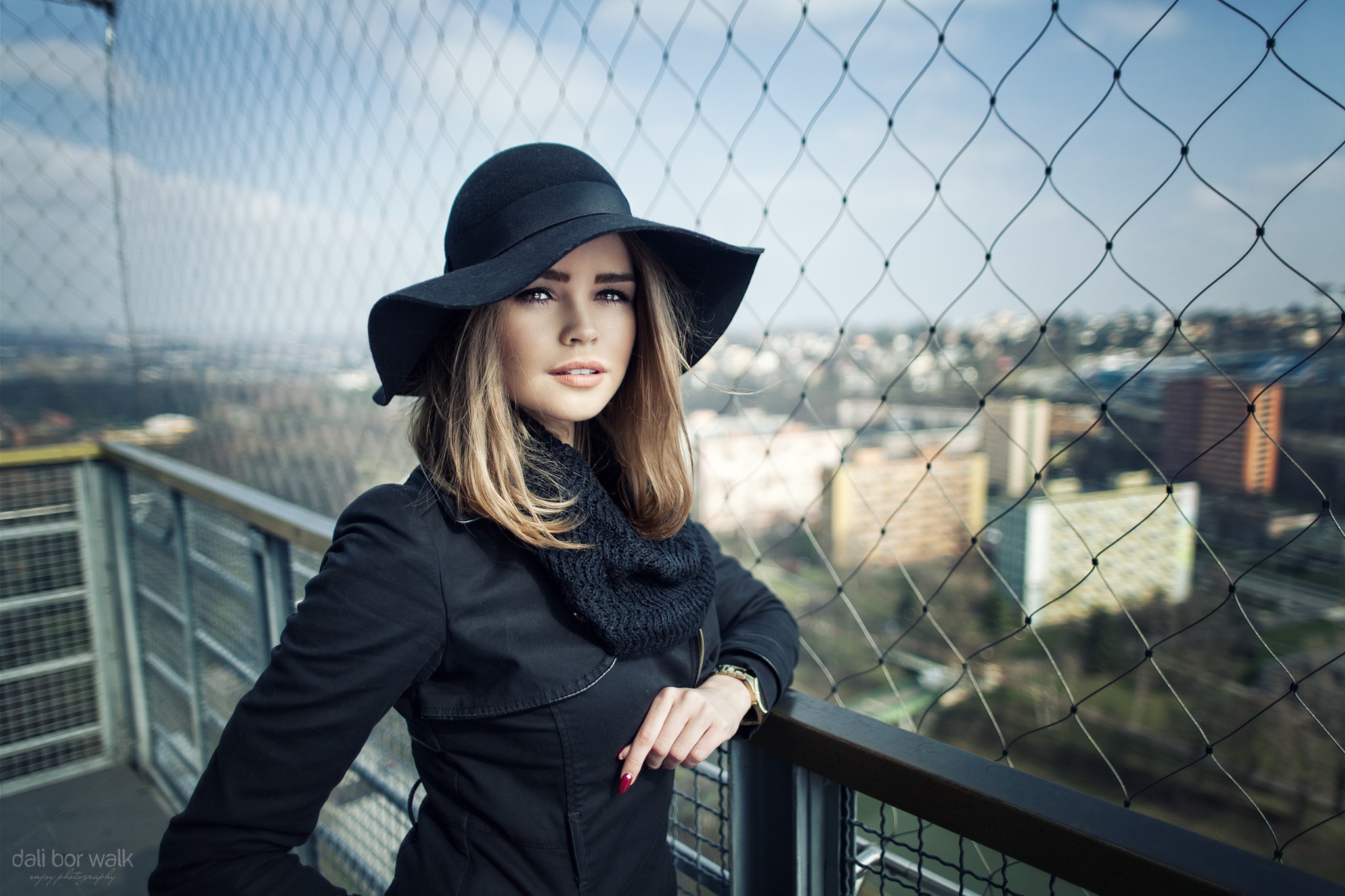 Woman in black hat and coat outdoors HD Wallpaper