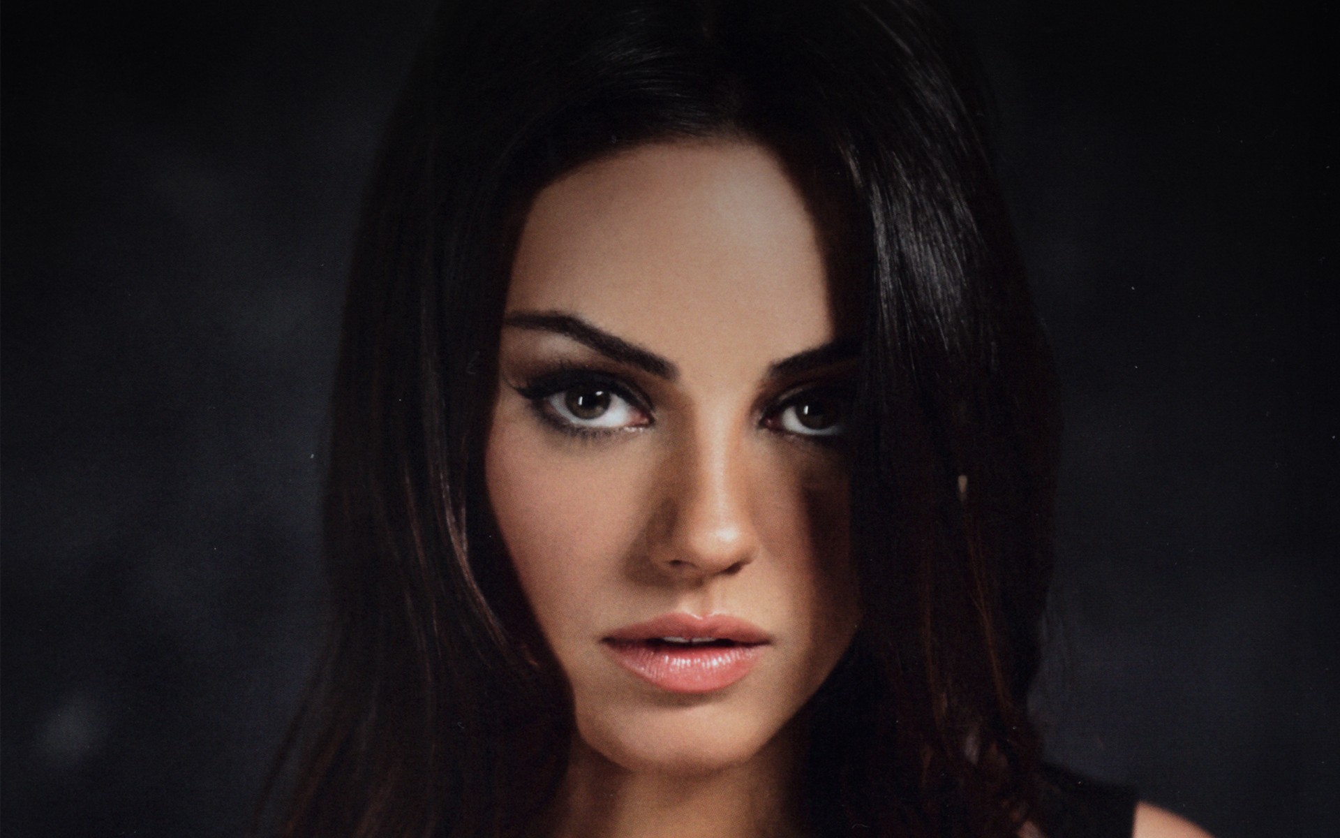 Mila Kunis close-up portrait HD Wallpaper