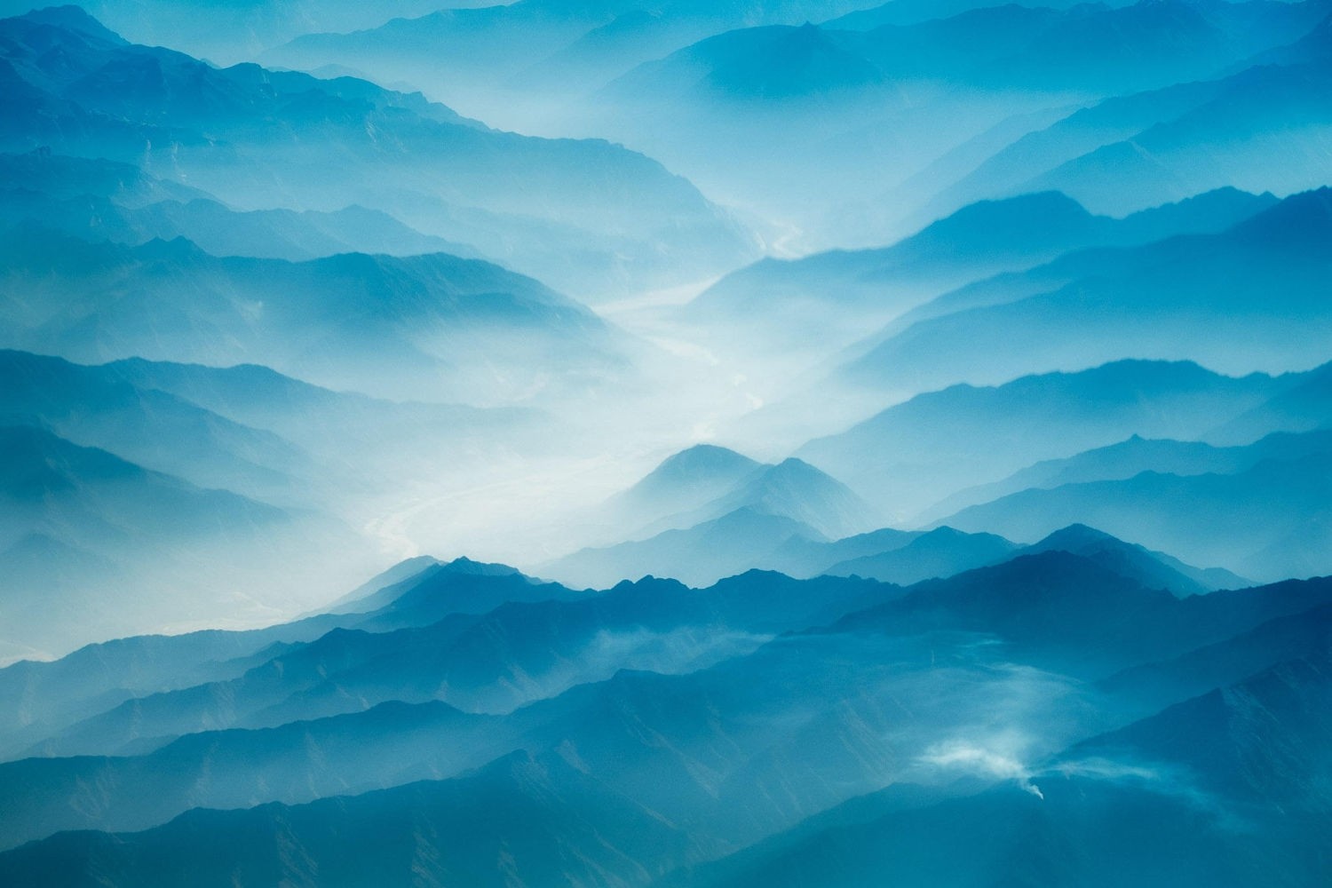 Aerial view of blue mountains shrouded in mist HD Wallpaper