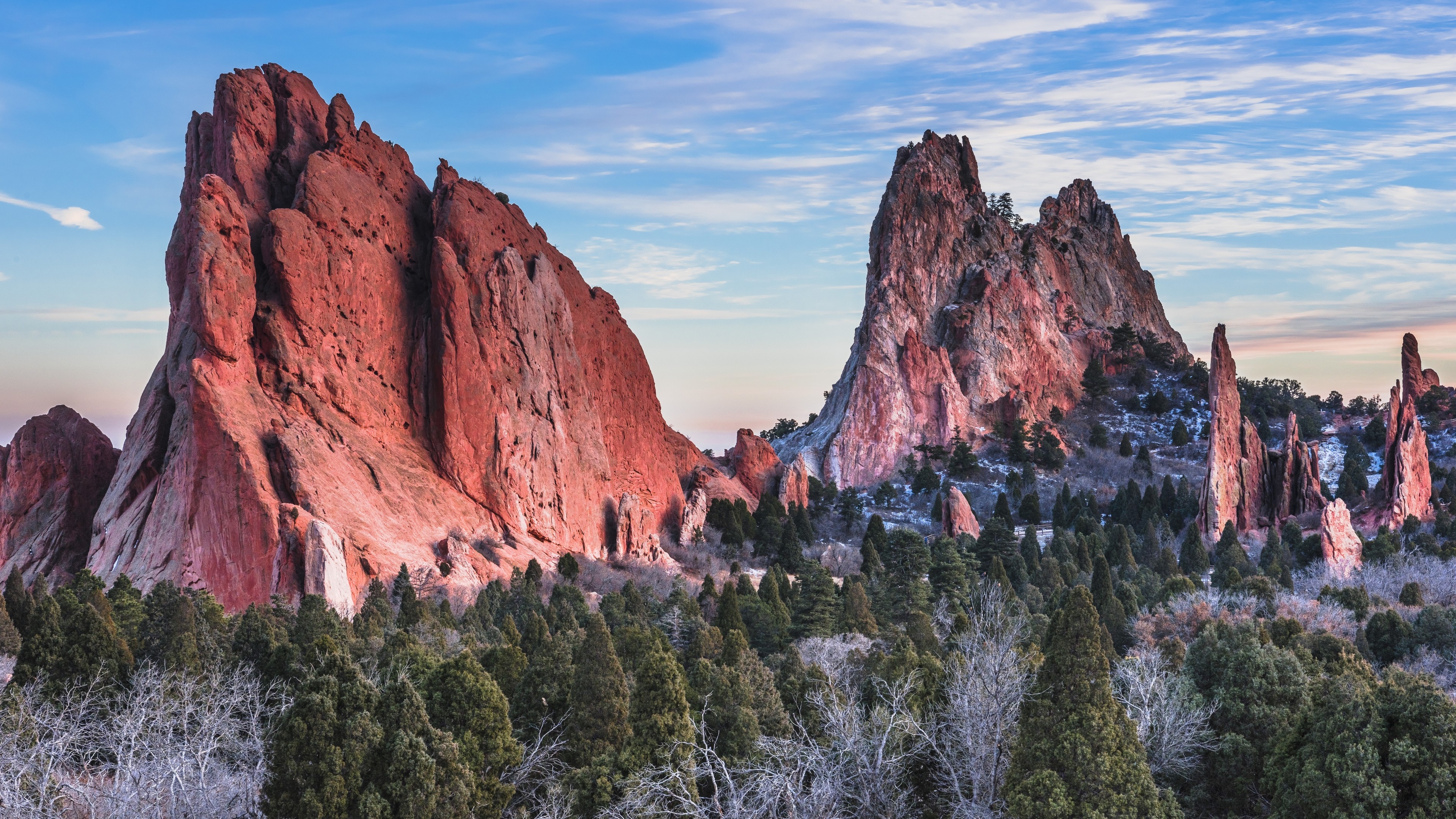 Garden of the Gods rock formations at sunrise HD Wallpaper