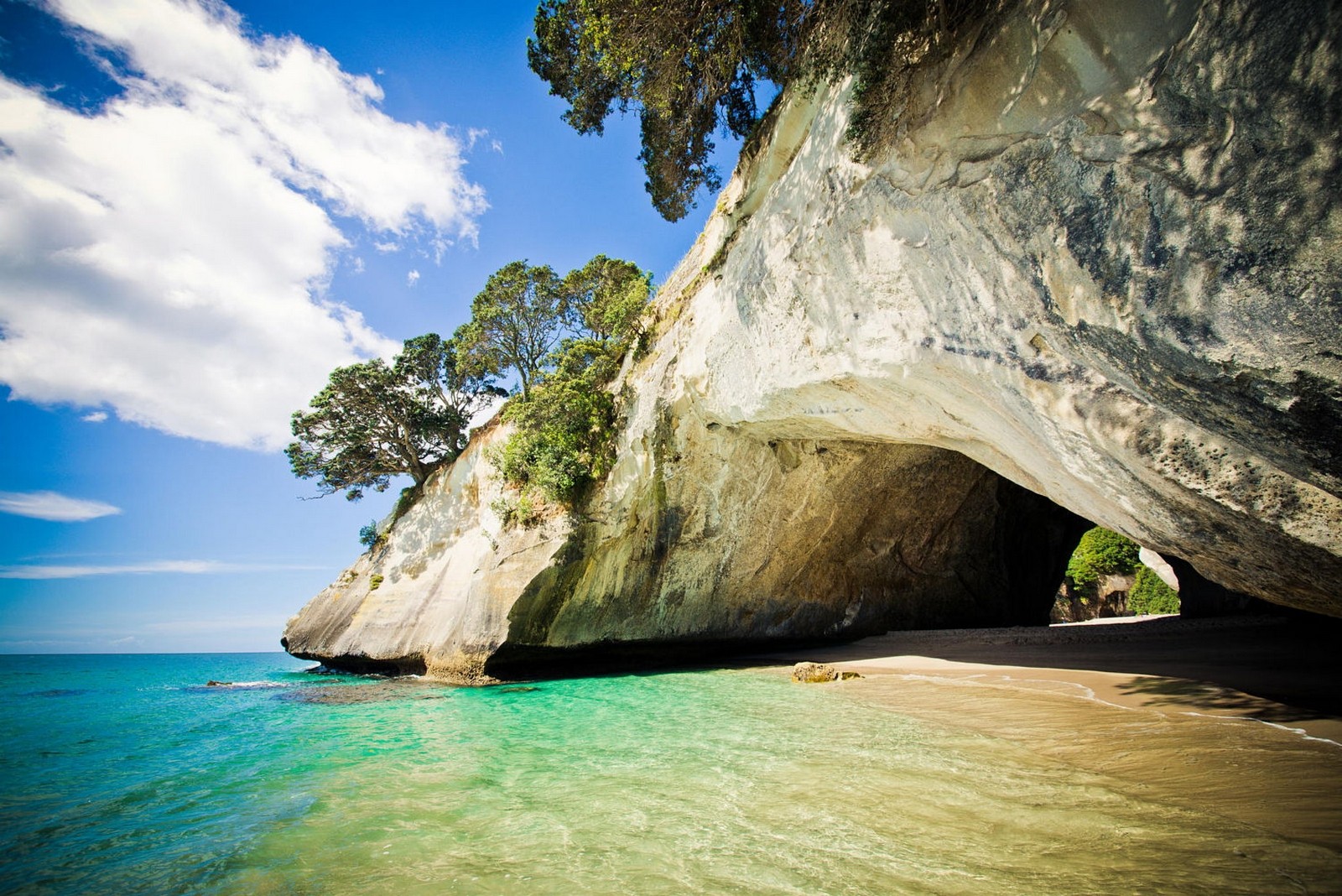 Cathedral Cove, New Zealand: Cave and Turquoise Water HD Wallpaper