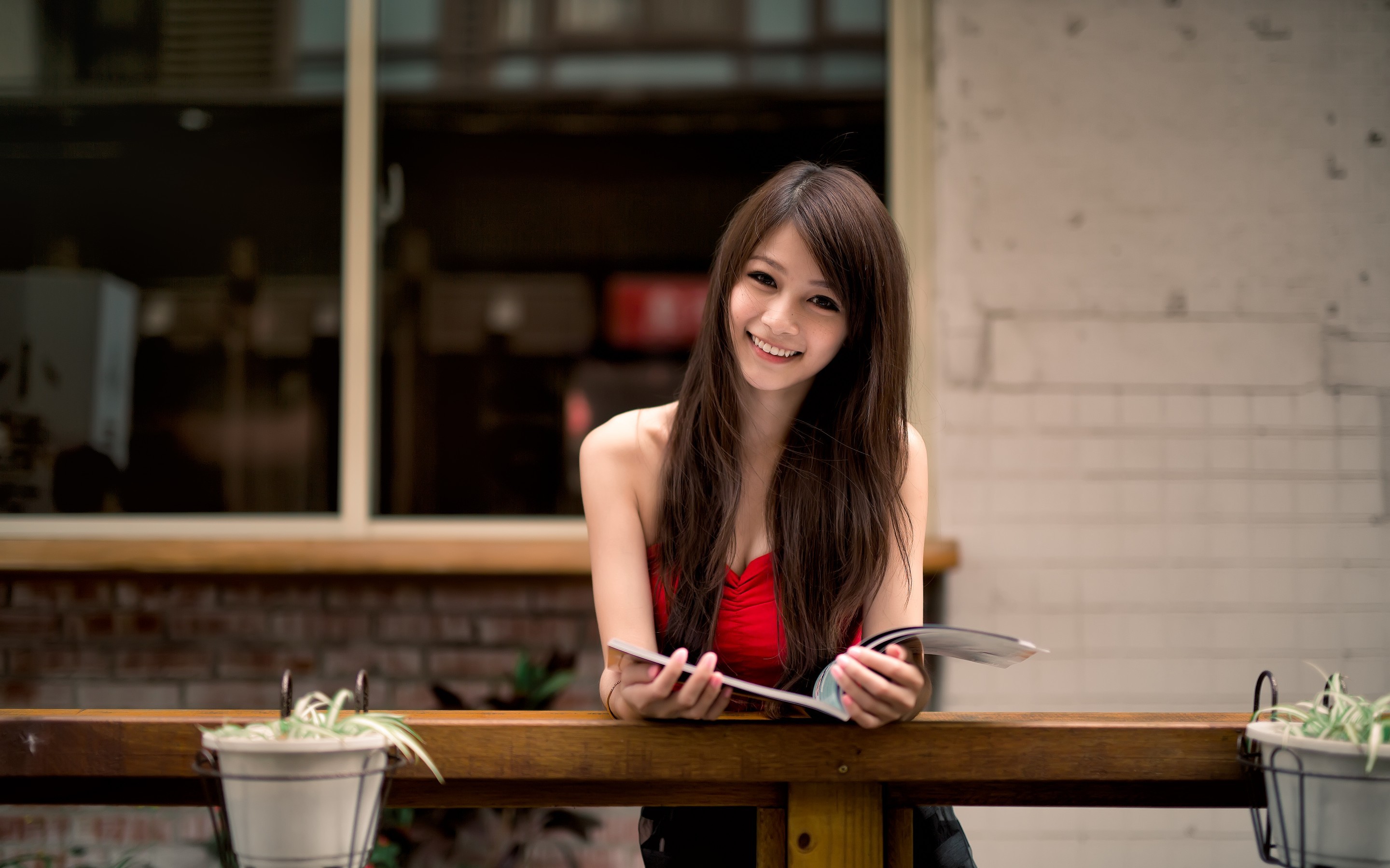 Brunette woman with long hair smiling HD Wallpaper