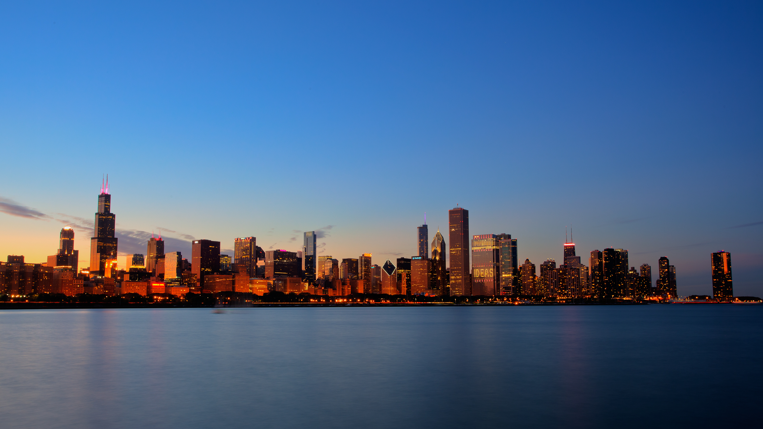 Chicago skyline at dusk over Lake Michigan HD Wallpaper