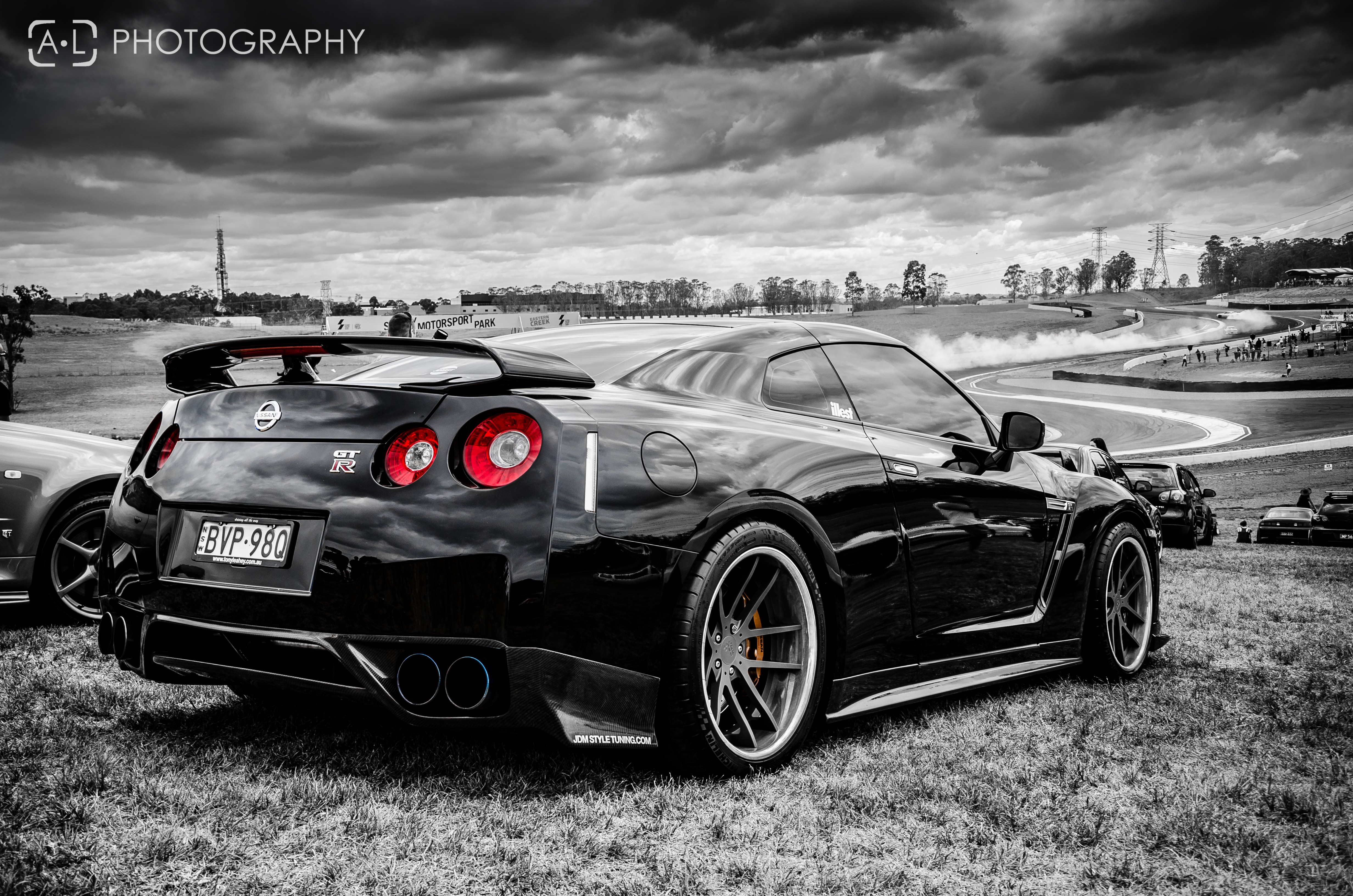 Black Nissan GT-R R35 on a grassy field HD Wallpaper