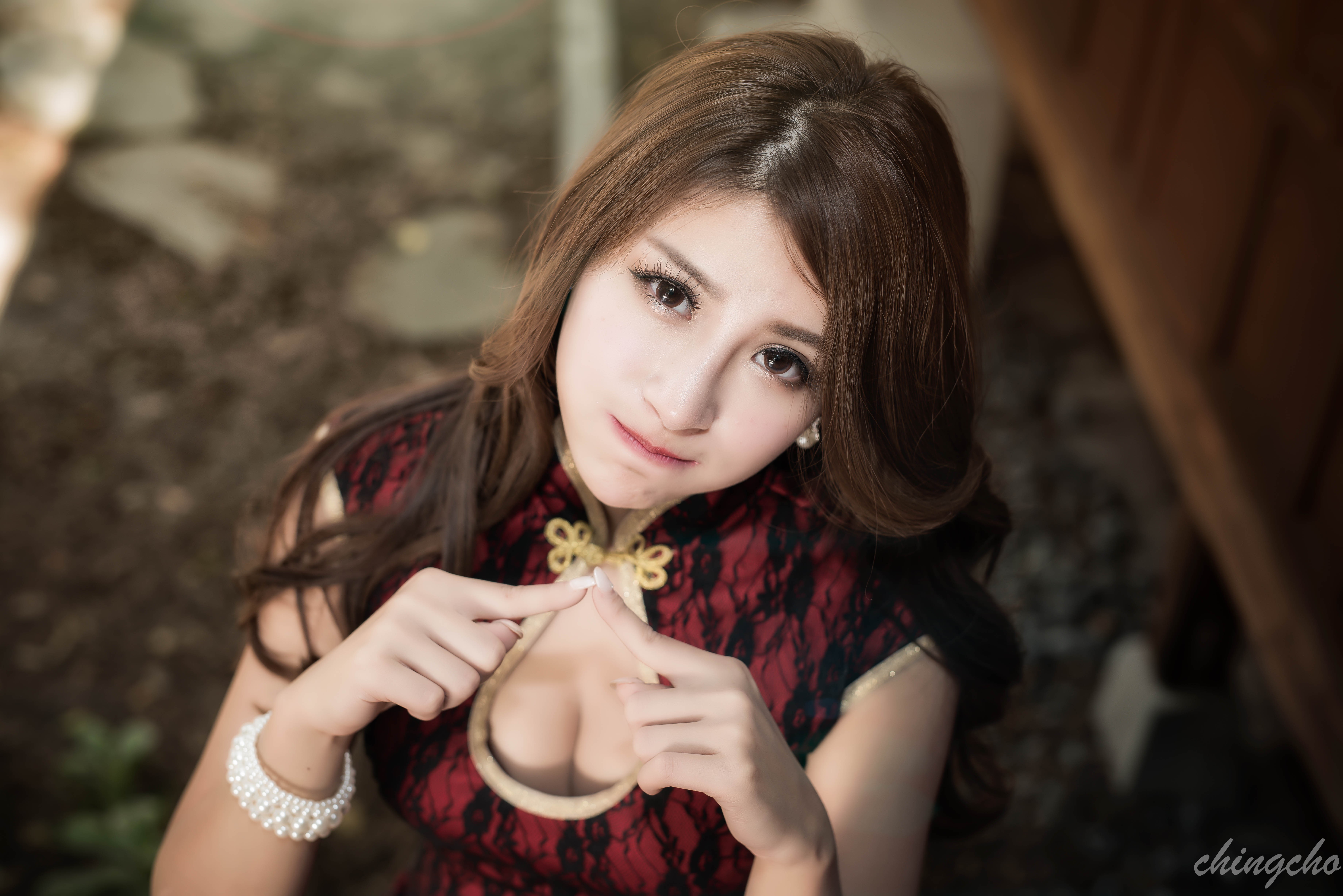 Taiwanese woman in traditional red and black dress HD Wallpaper