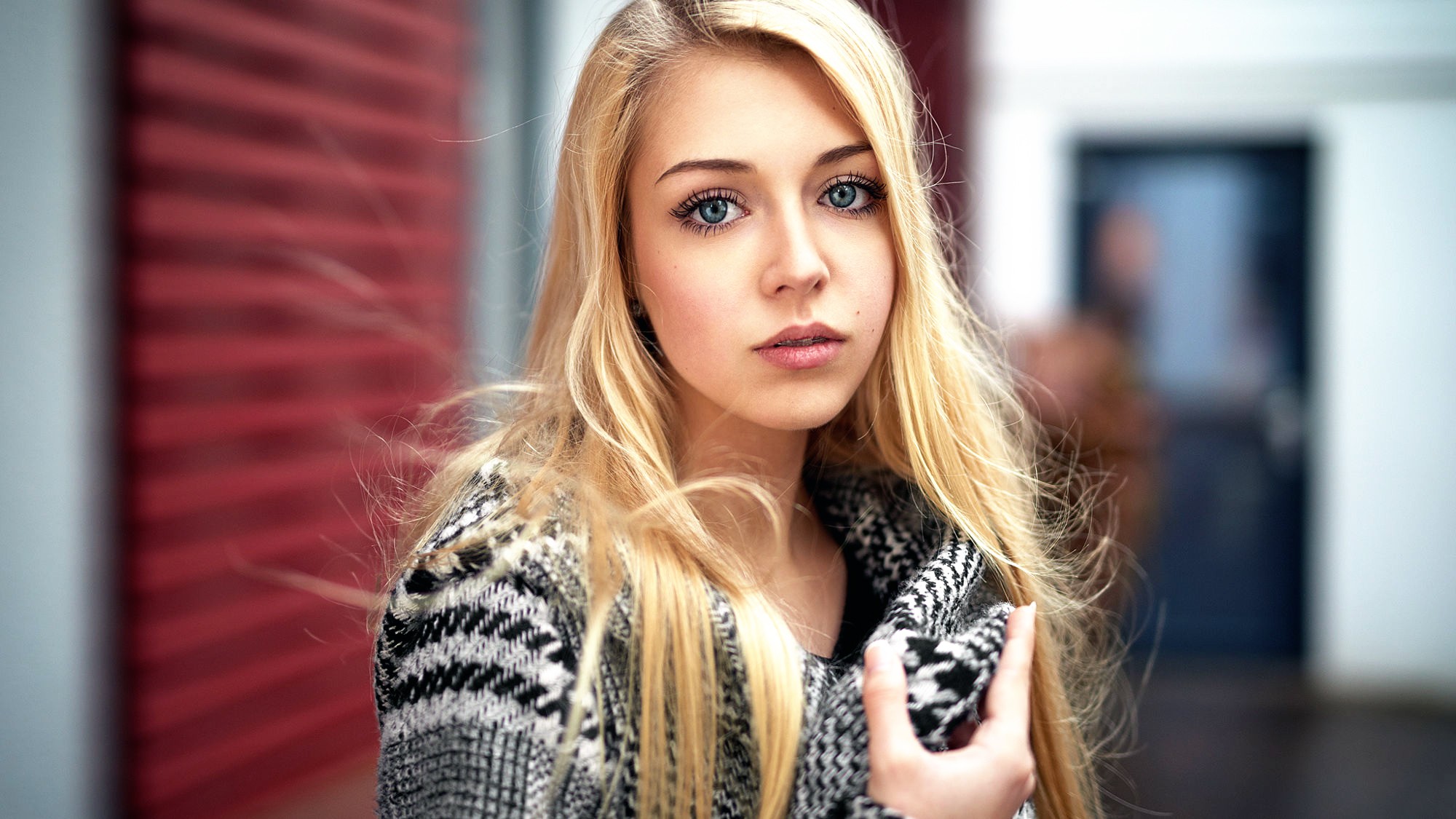 Young blonde woman with blue eyes wearing a coat HD Wallpaper
