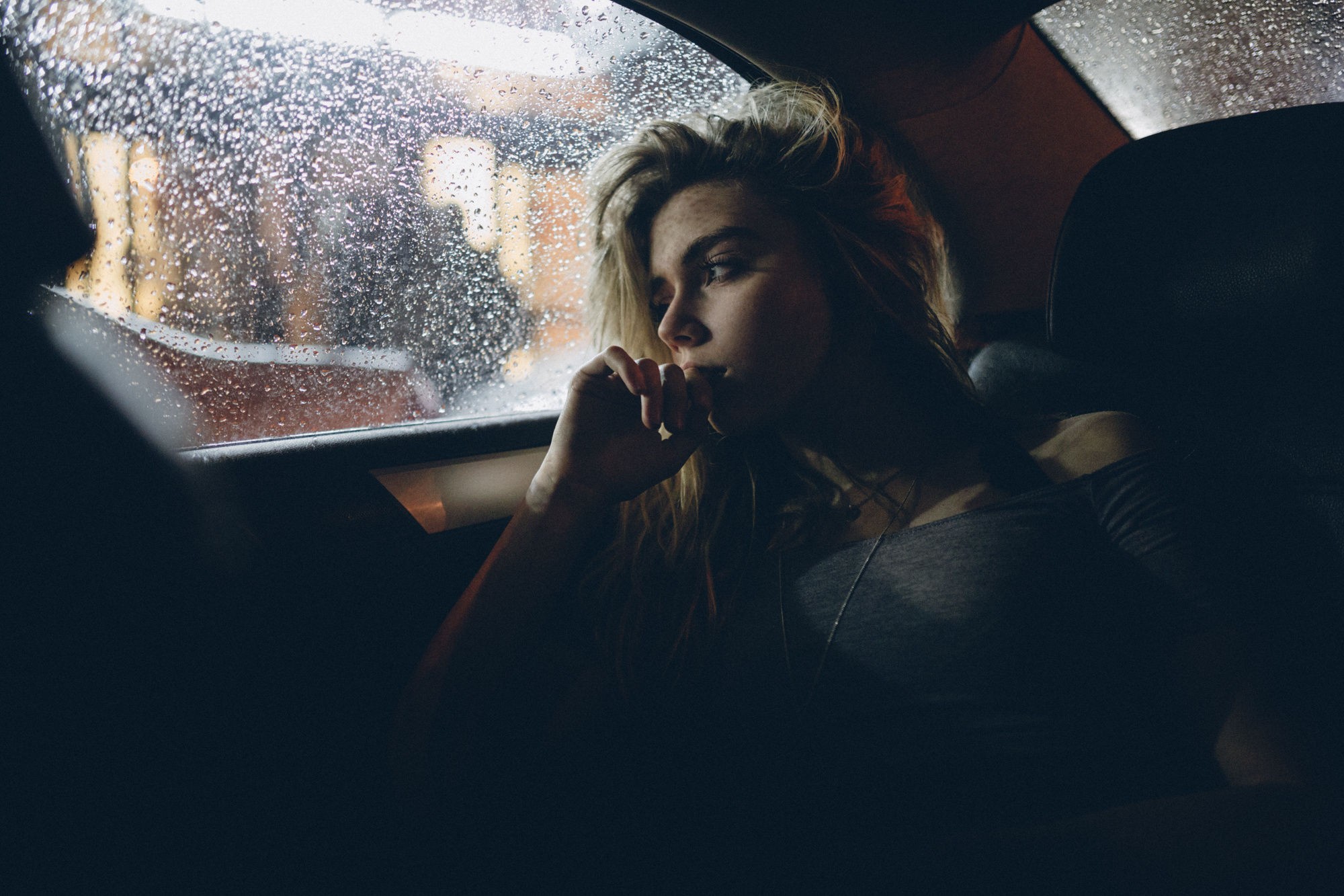 Blonde woman in car on a rainy night HD Wallpaper