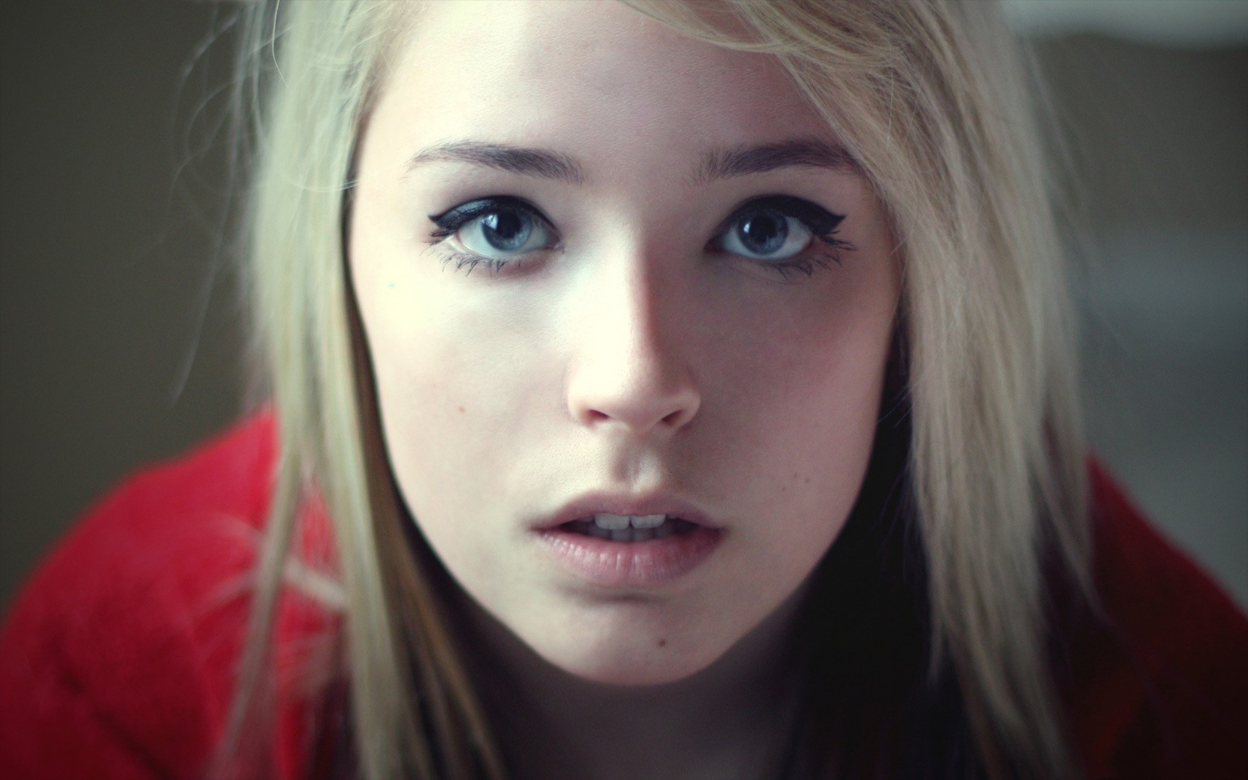 Young woman with blonde hair and blue eyes HD Wallpaper