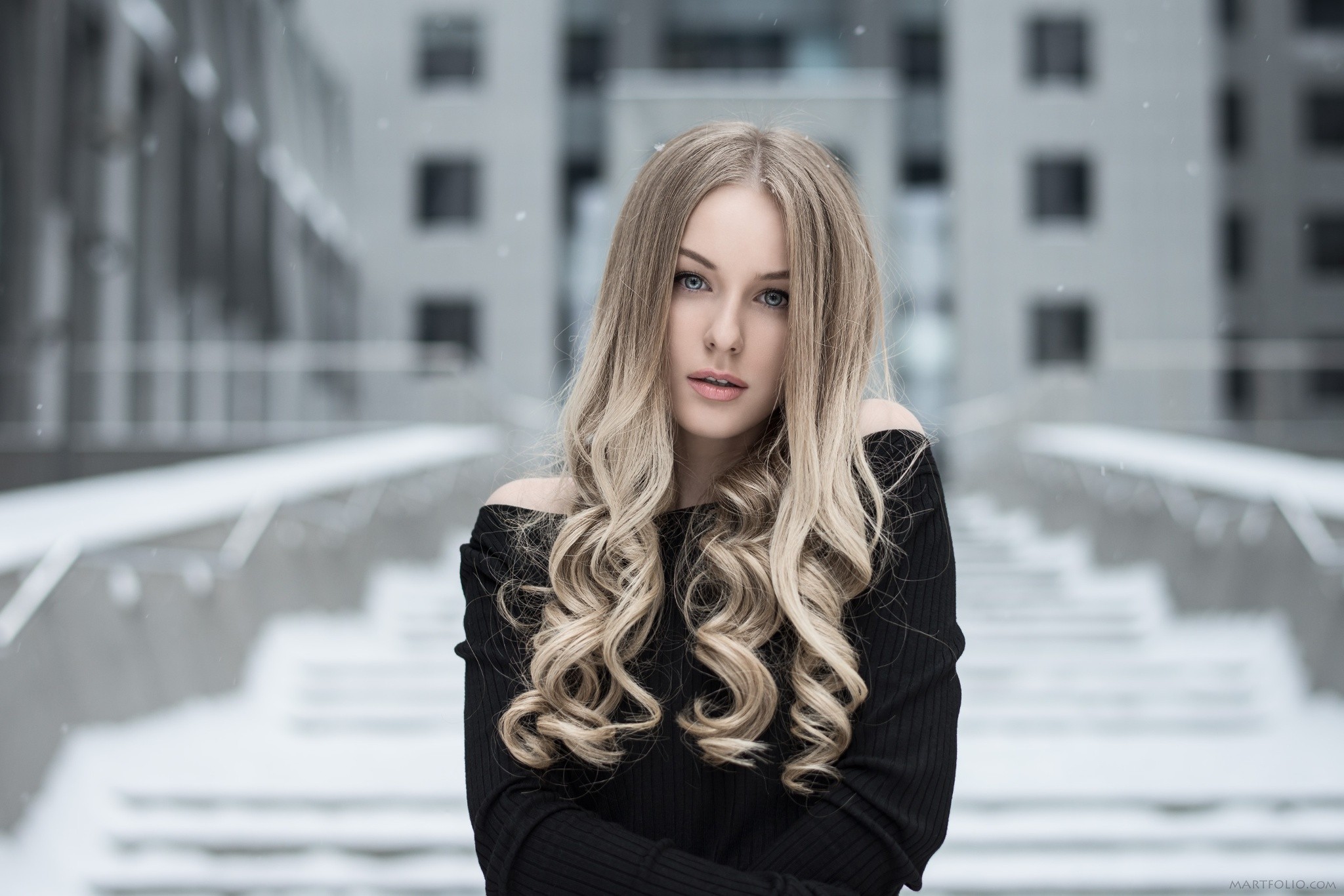 Woman with blonde hair and blue eyes in the snow HD Wallpaper