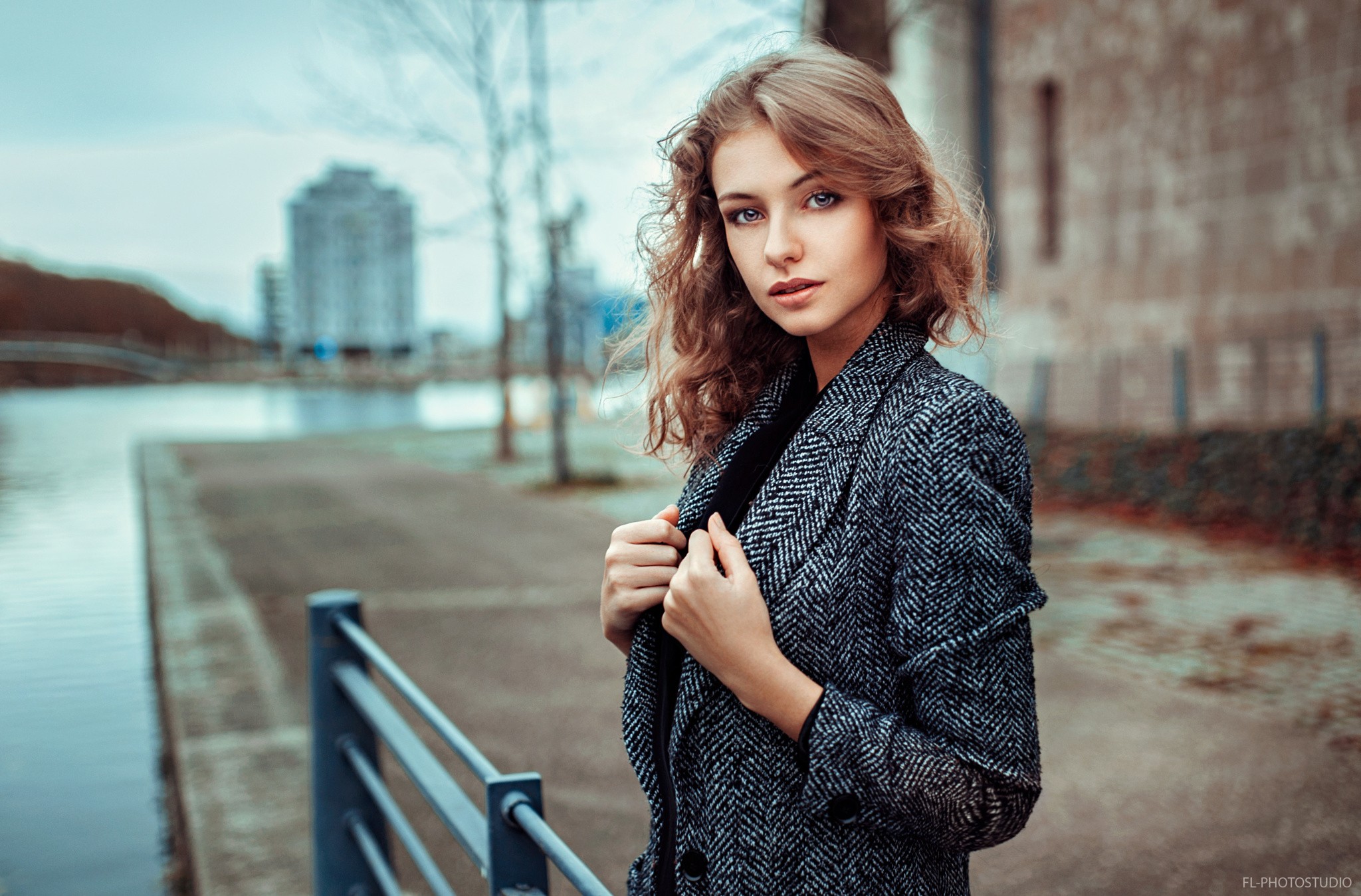 Lea Cuvillier in a grey coat by the riverside HD Wallpaper