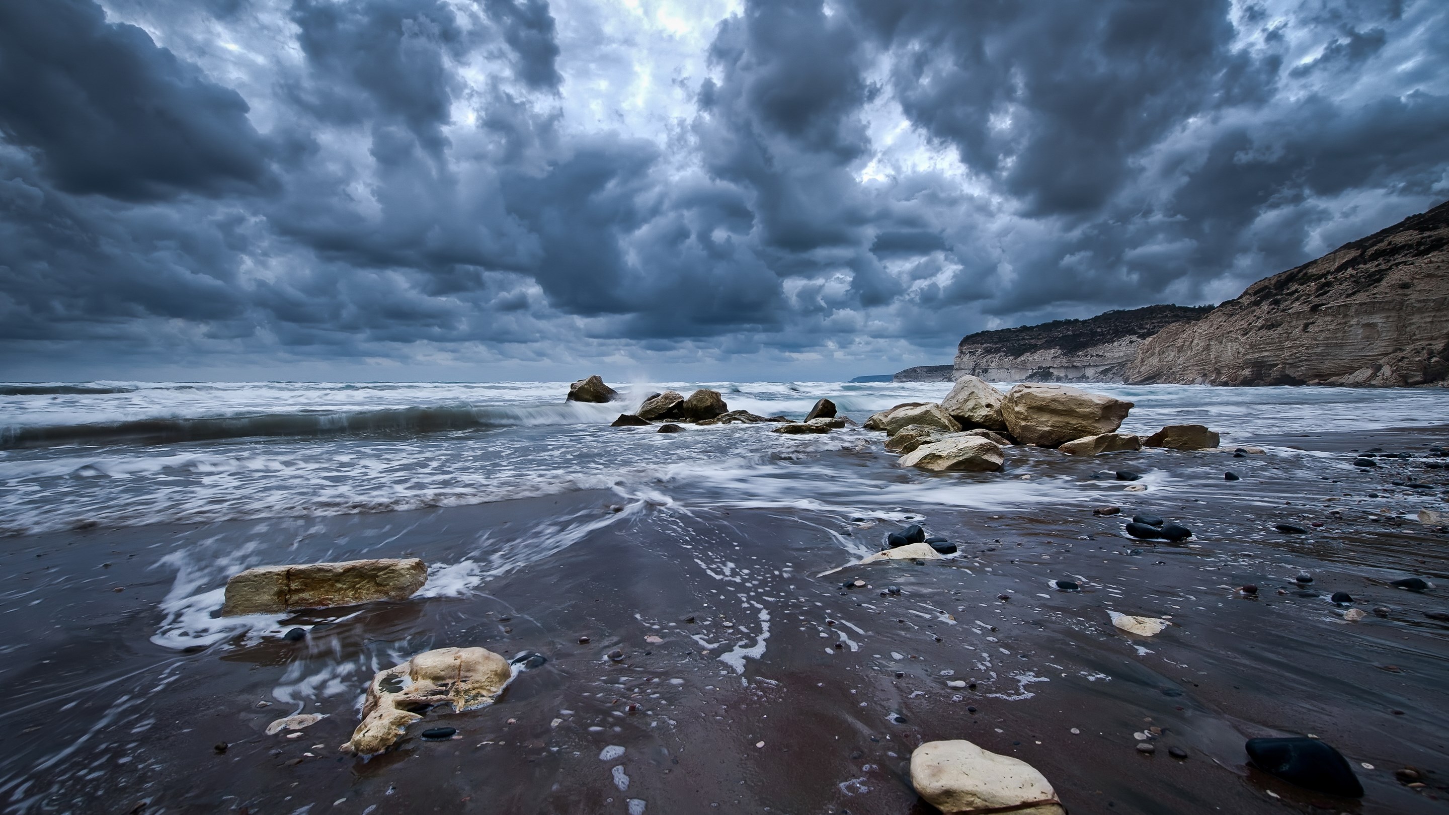 Stormy beach with waves and rocks HD Wallpaper