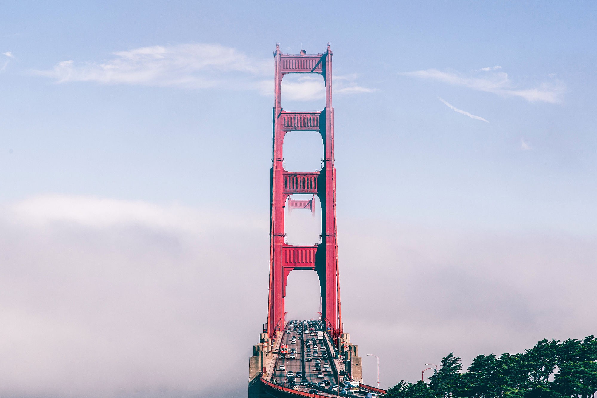 Golden Gate Bridge shrouded in fog HD Wallpaper