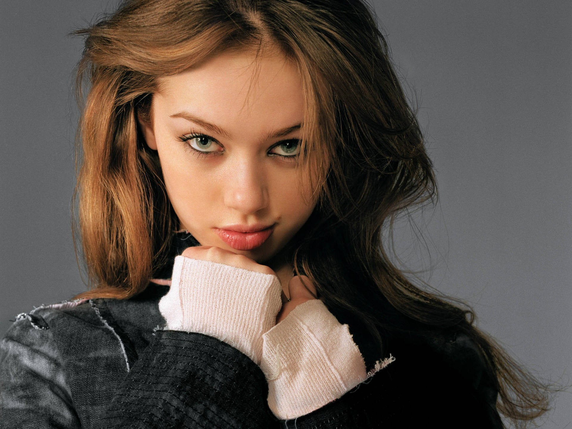 Skye Sweetnam looking at viewer HD Wallpaper