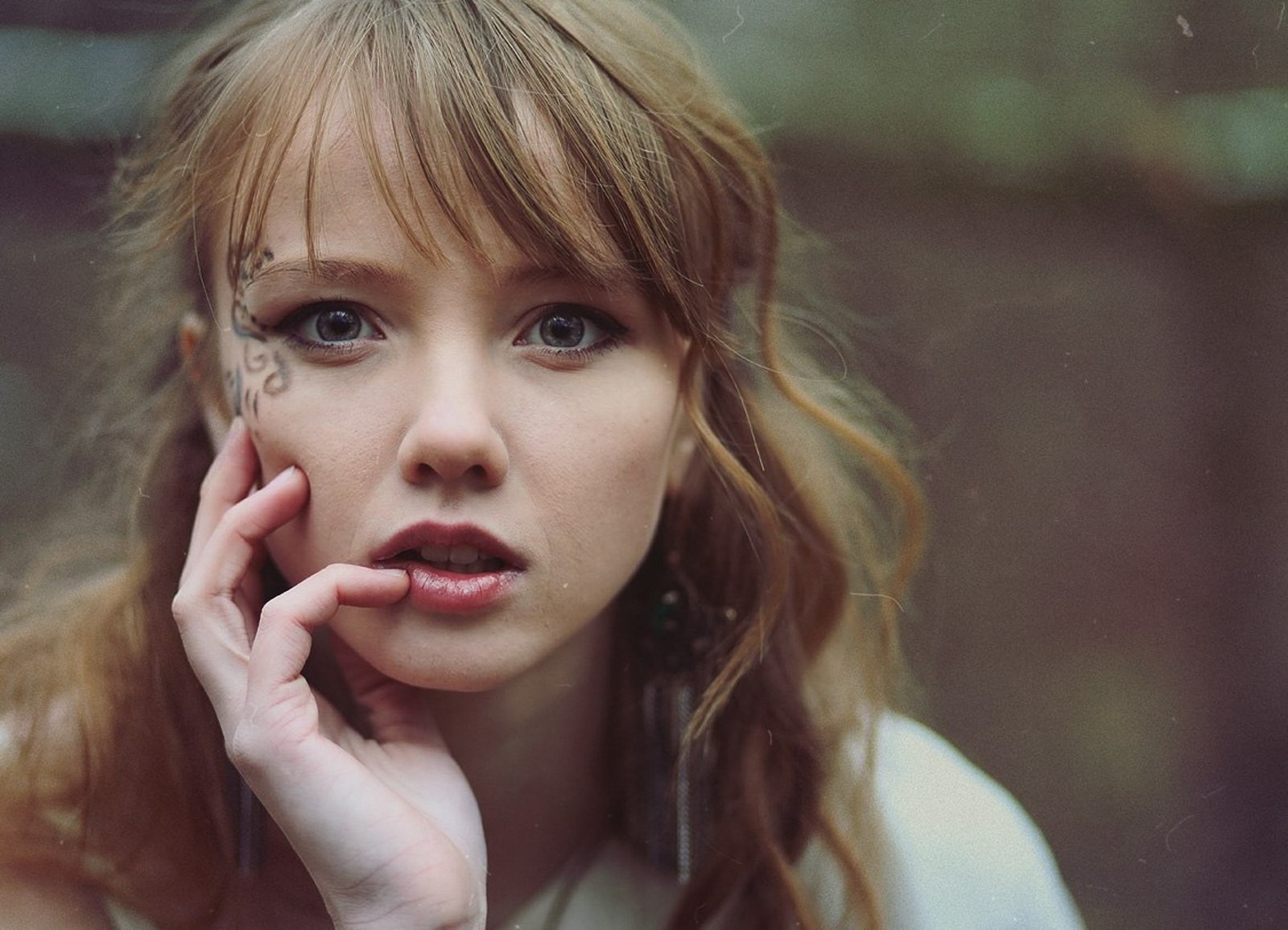 Olesya Kharitonova with finger on lips and face tattoo HD Wallpaper