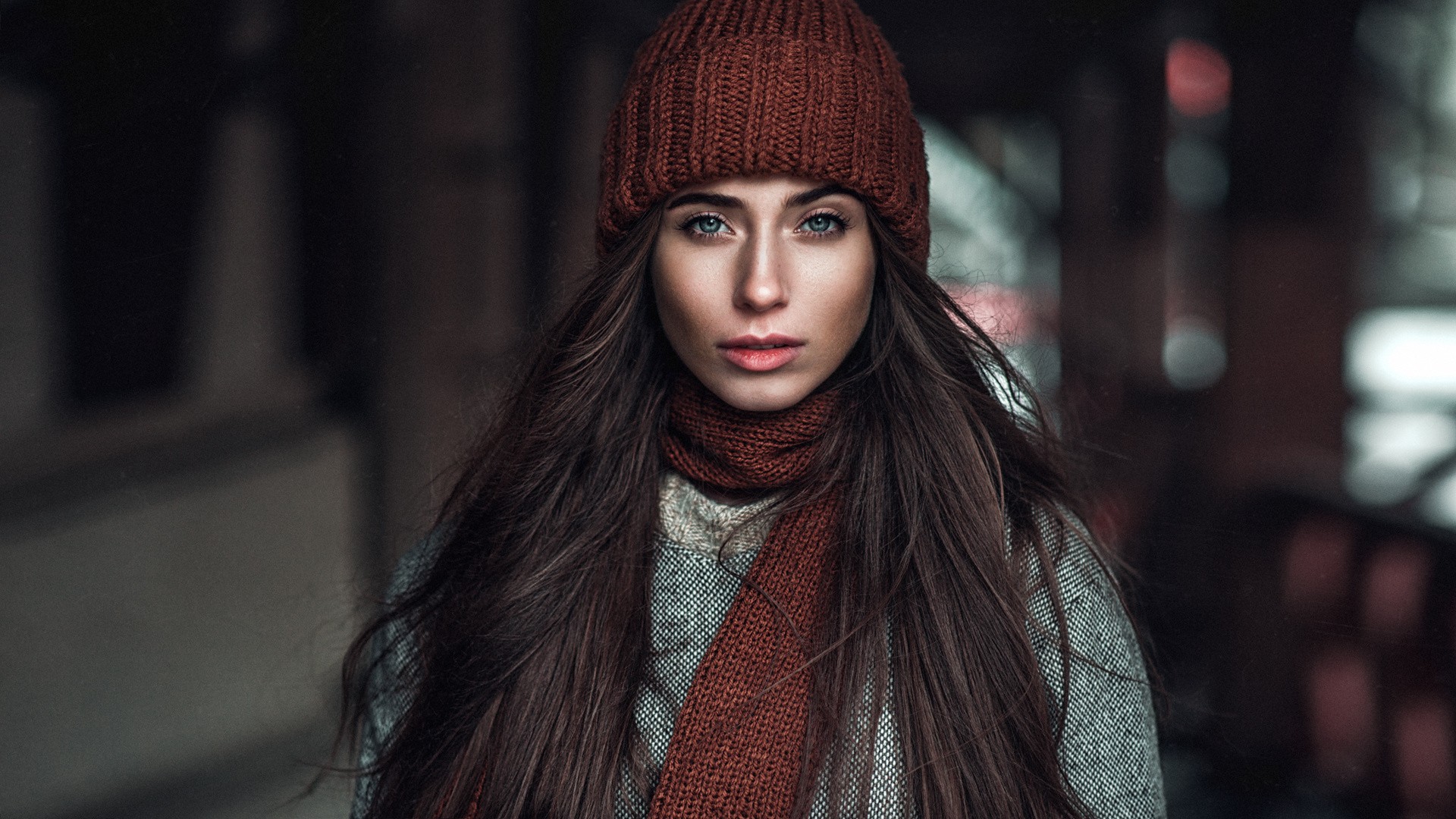 Portrait of a woman wearing a brown knit hat and scarf HD Wallpaper