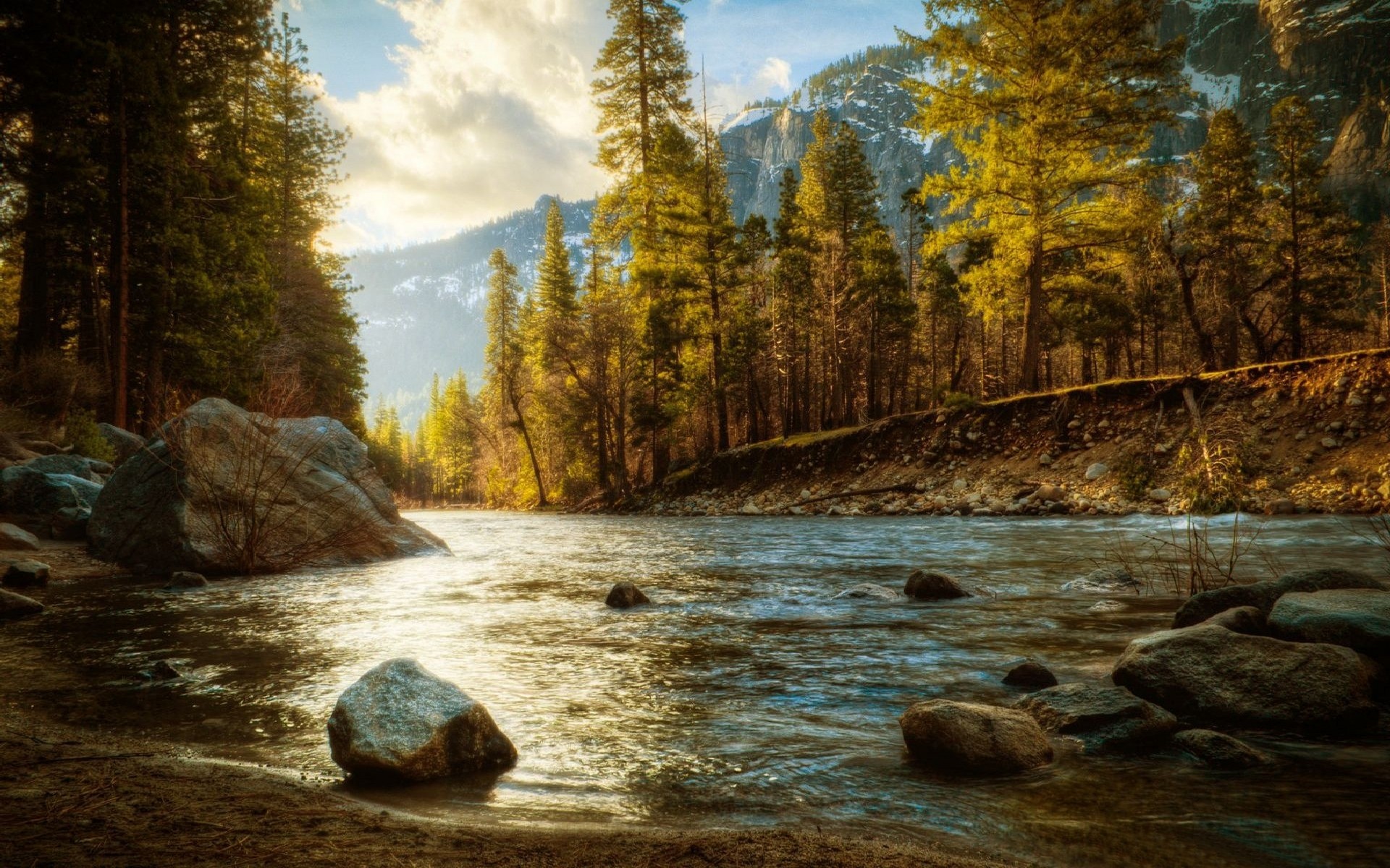 River flowing through a forest with mountains in the background HD Wallpaper