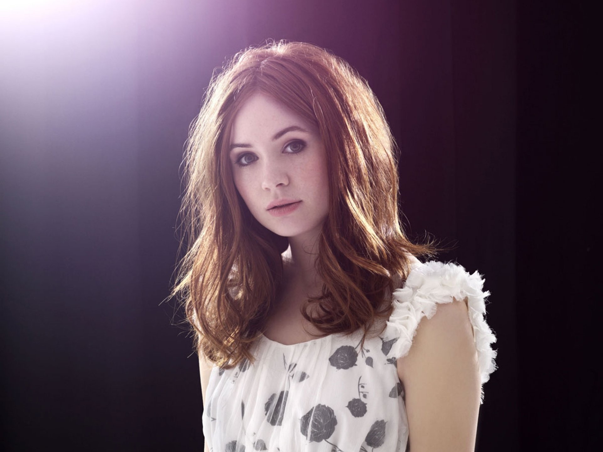 Karen Gillan portrait HD Wallpaper