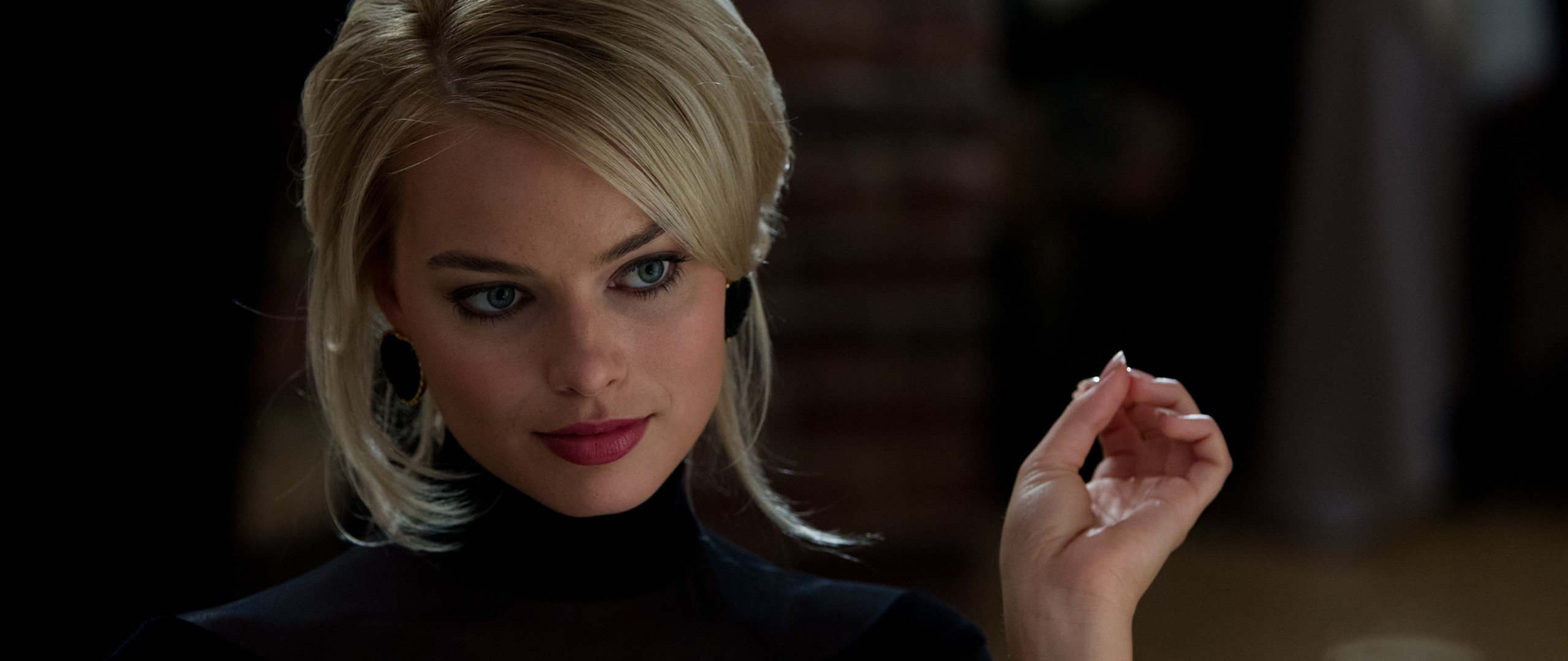 Margot Robbie as Naomi Lapaglia in The Wolf of Wall Street HD Wallpaper