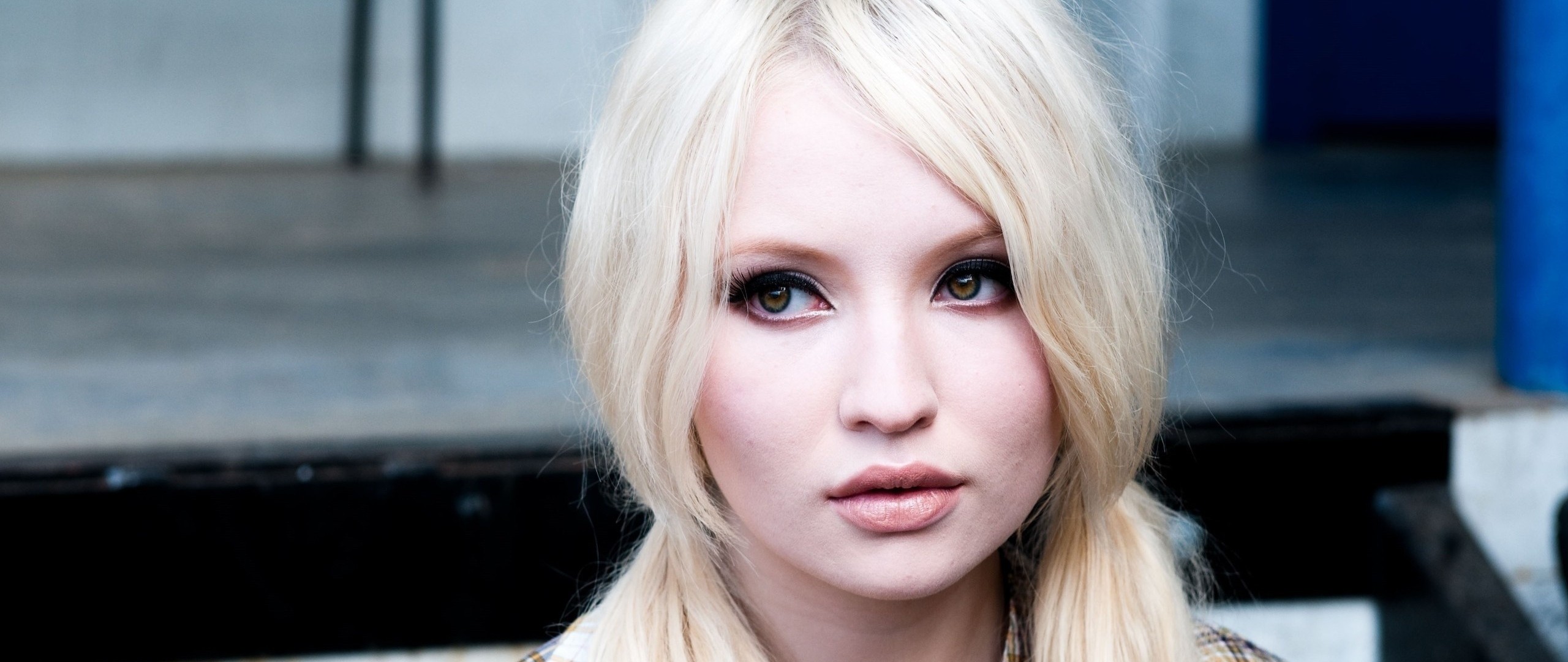 Emily Browning as Baby Doll in Sucker Punch HD Wallpaper
