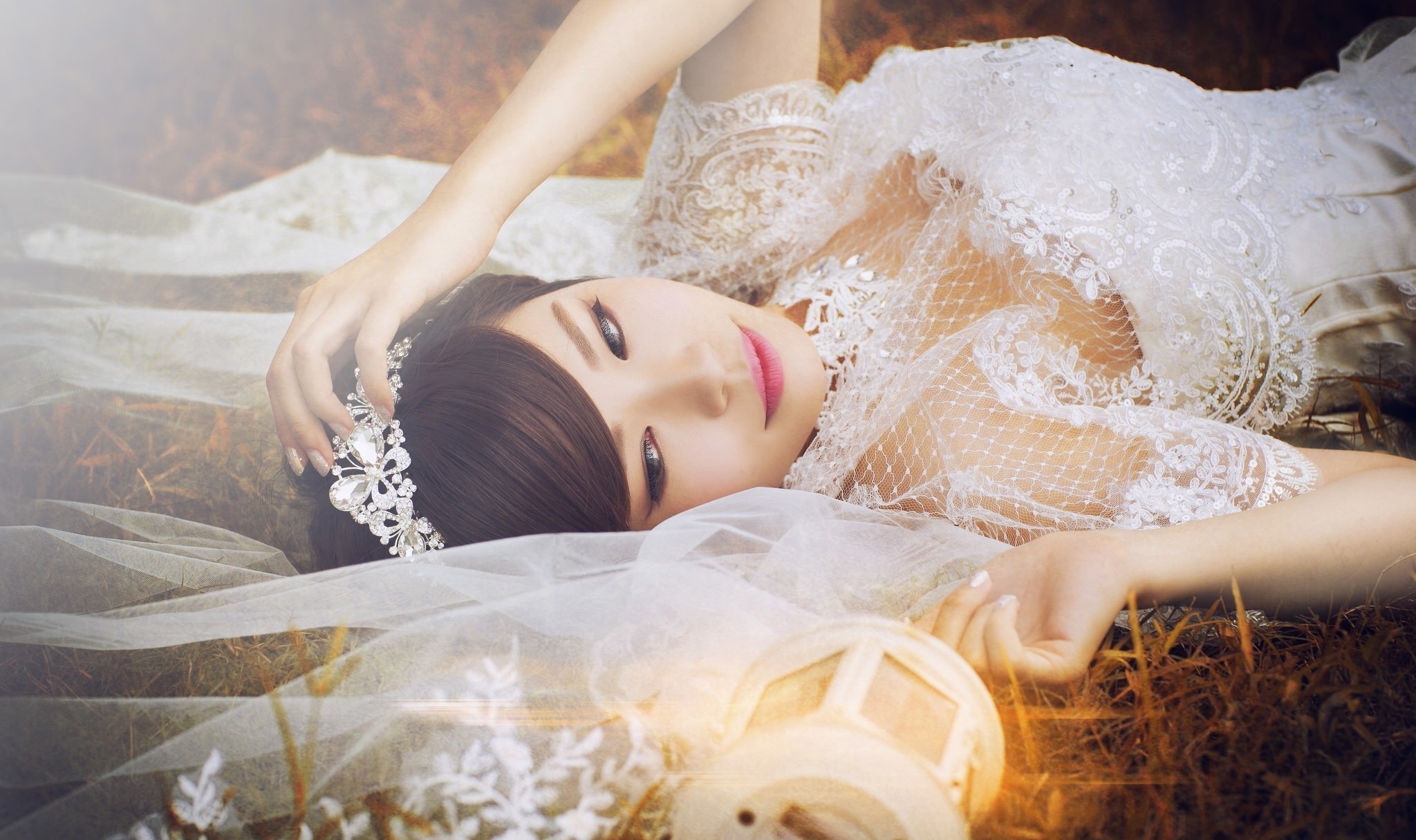 Asian woman in wedding dress lying on grass HD Wallpaper