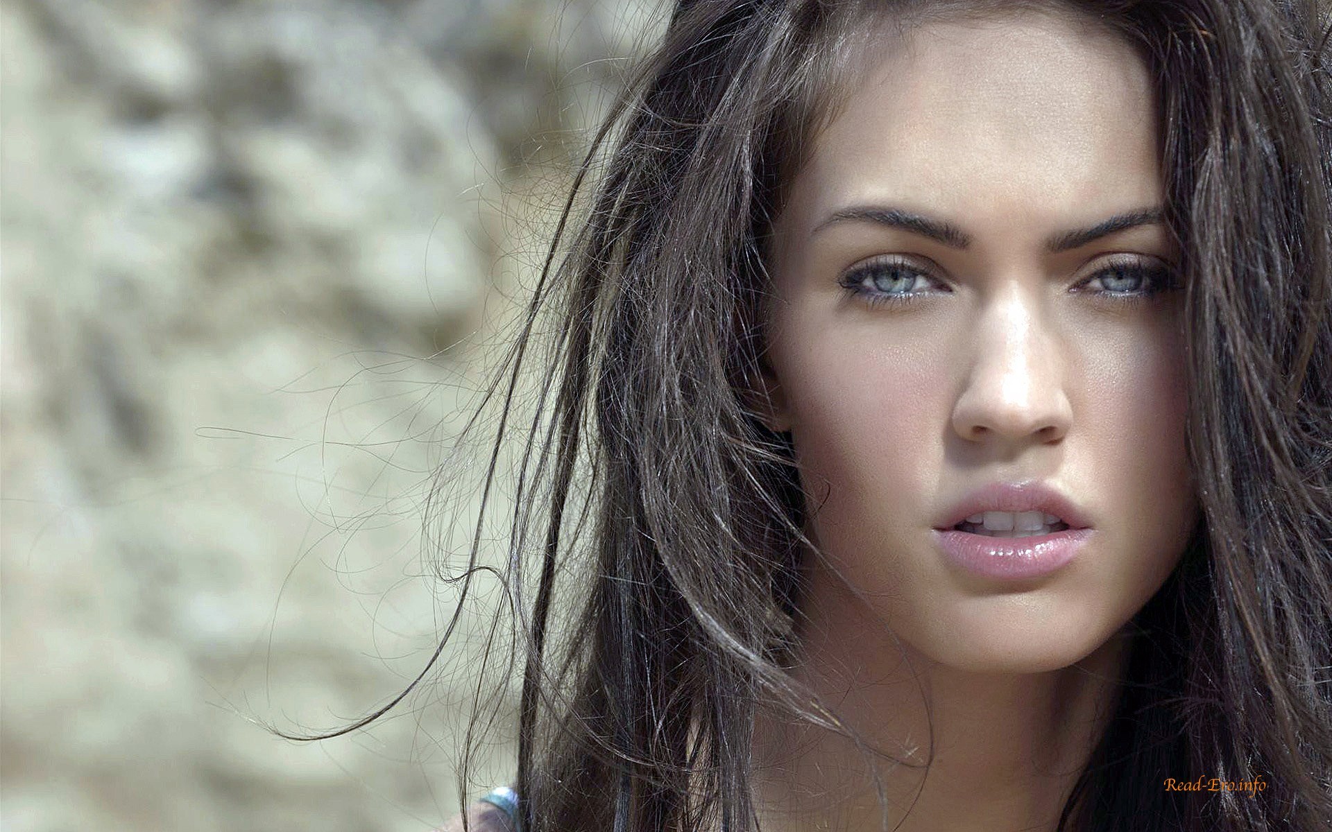 Megan Fox close-up portrait HD Wallpaper
