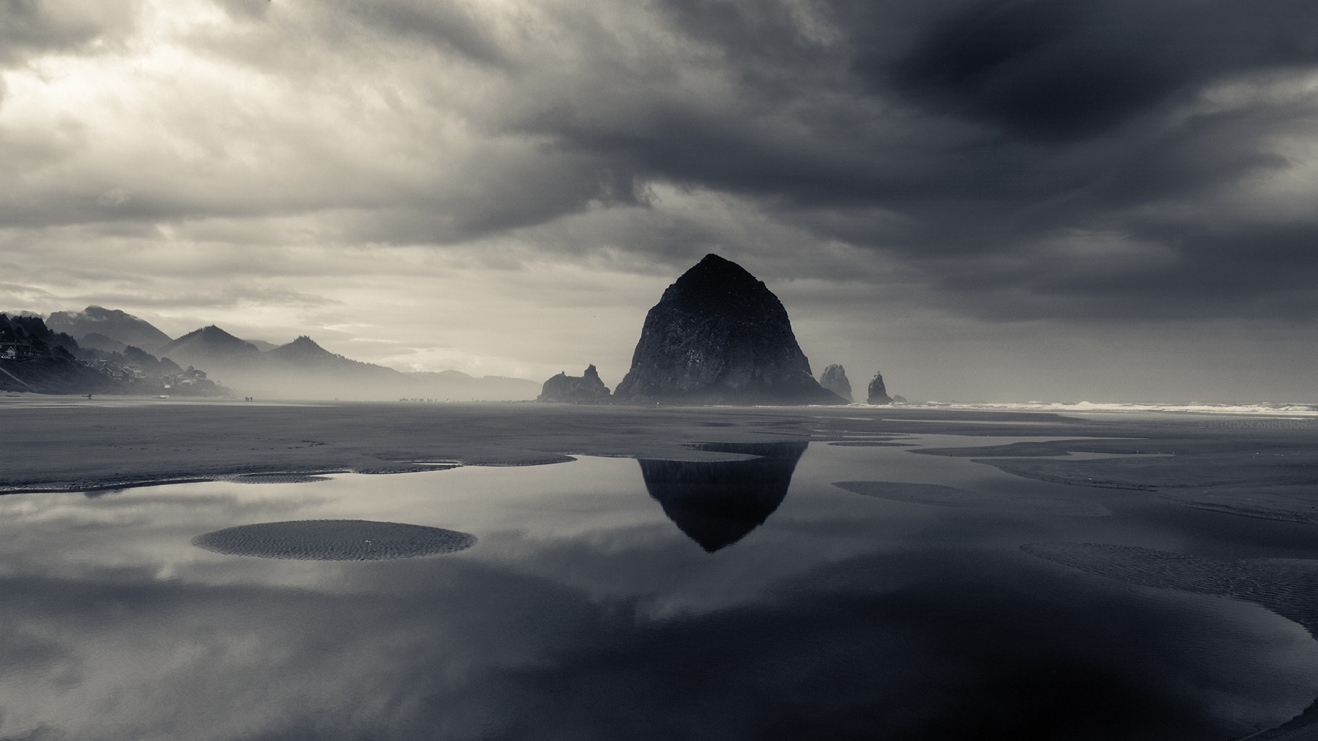 Monochrome landscape of Haystack Rock on the Oregon coast HD Wallpaper