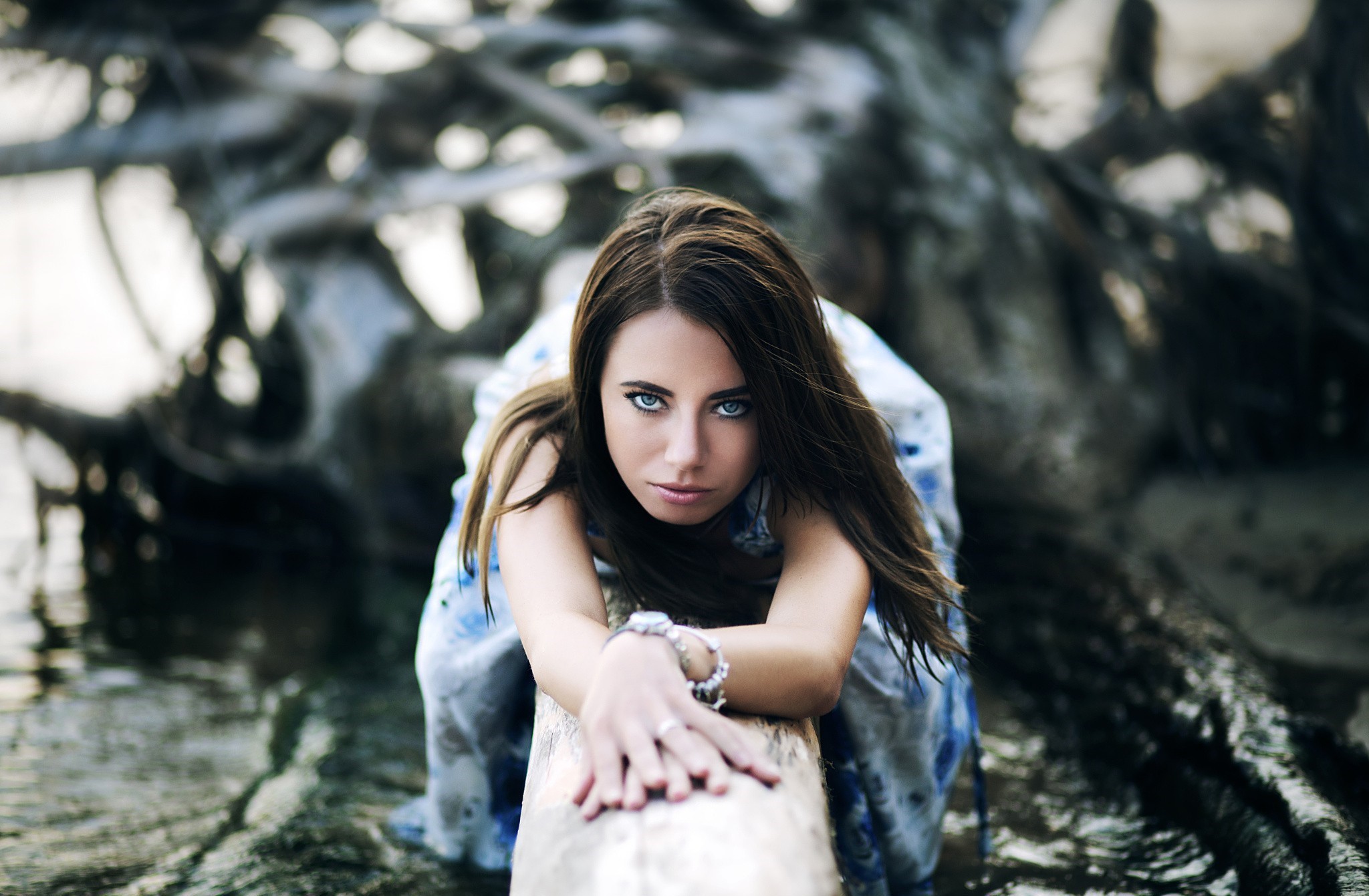 Woman with blue eyes and brunette hair outdoors HD Wallpaper