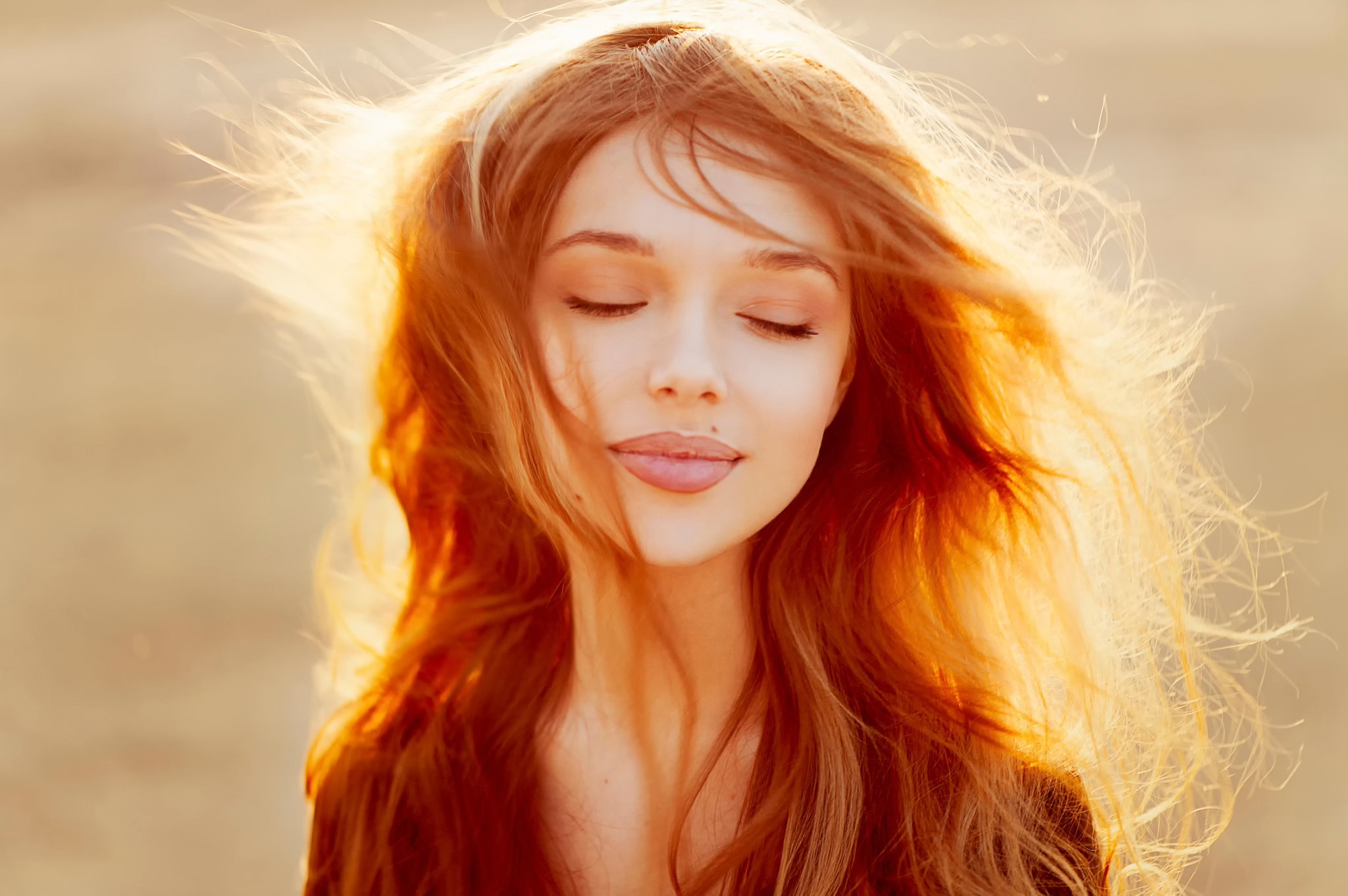 Woman with red hair in the sun HD Wallpaper
