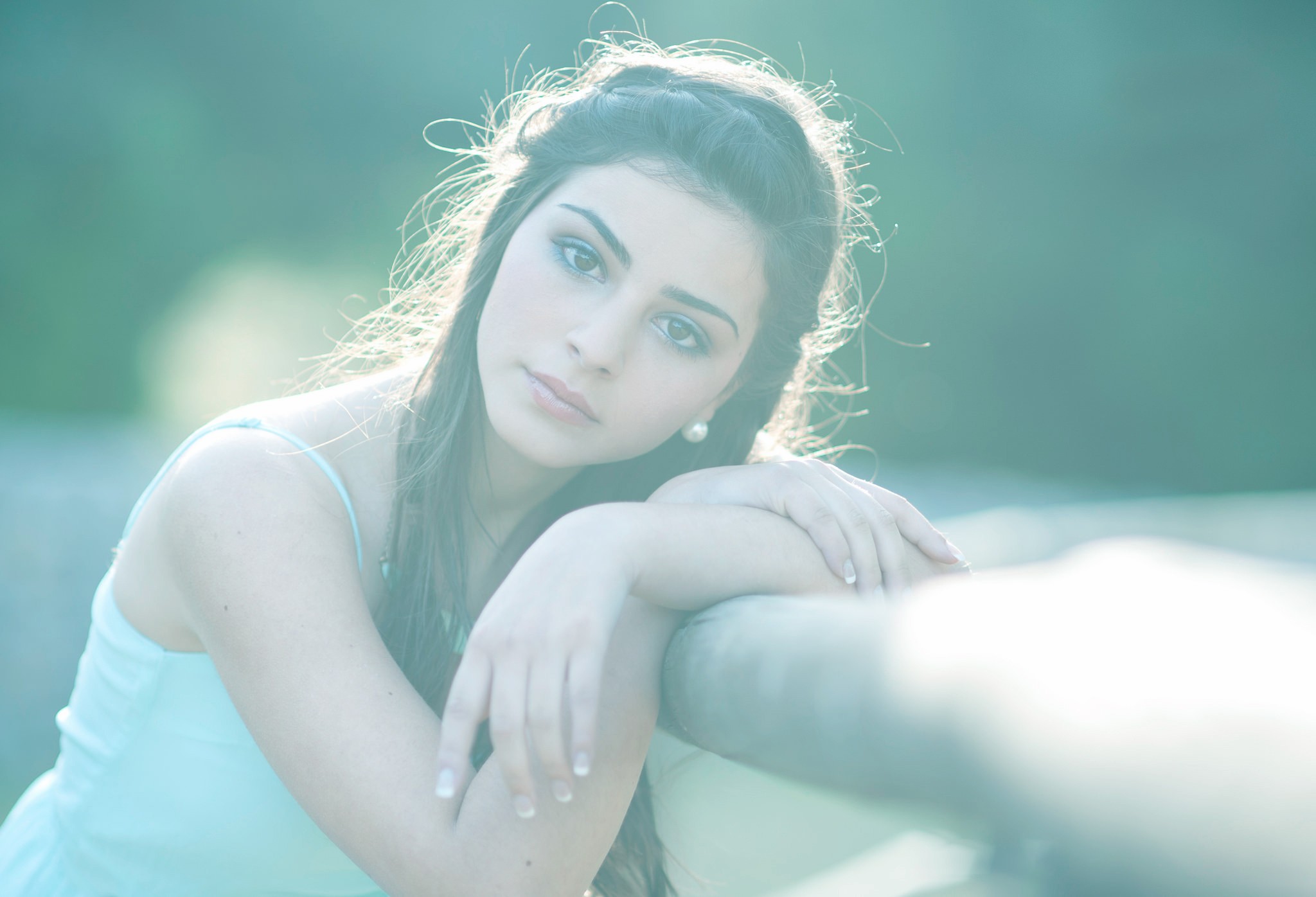 Portrait of a young woman outdoors HD Wallpaper