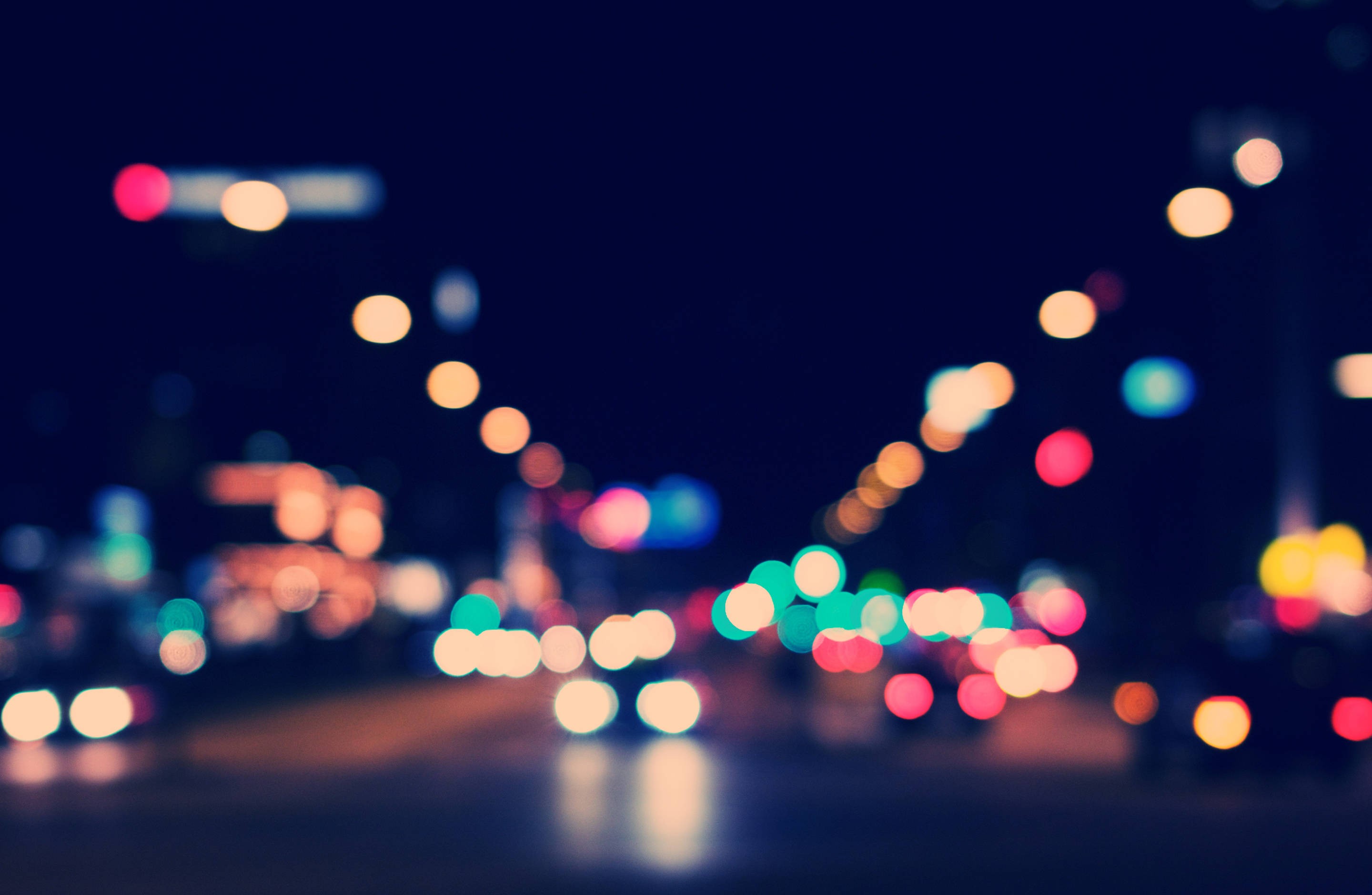 Night street with bokeh lights HD Wallpaper