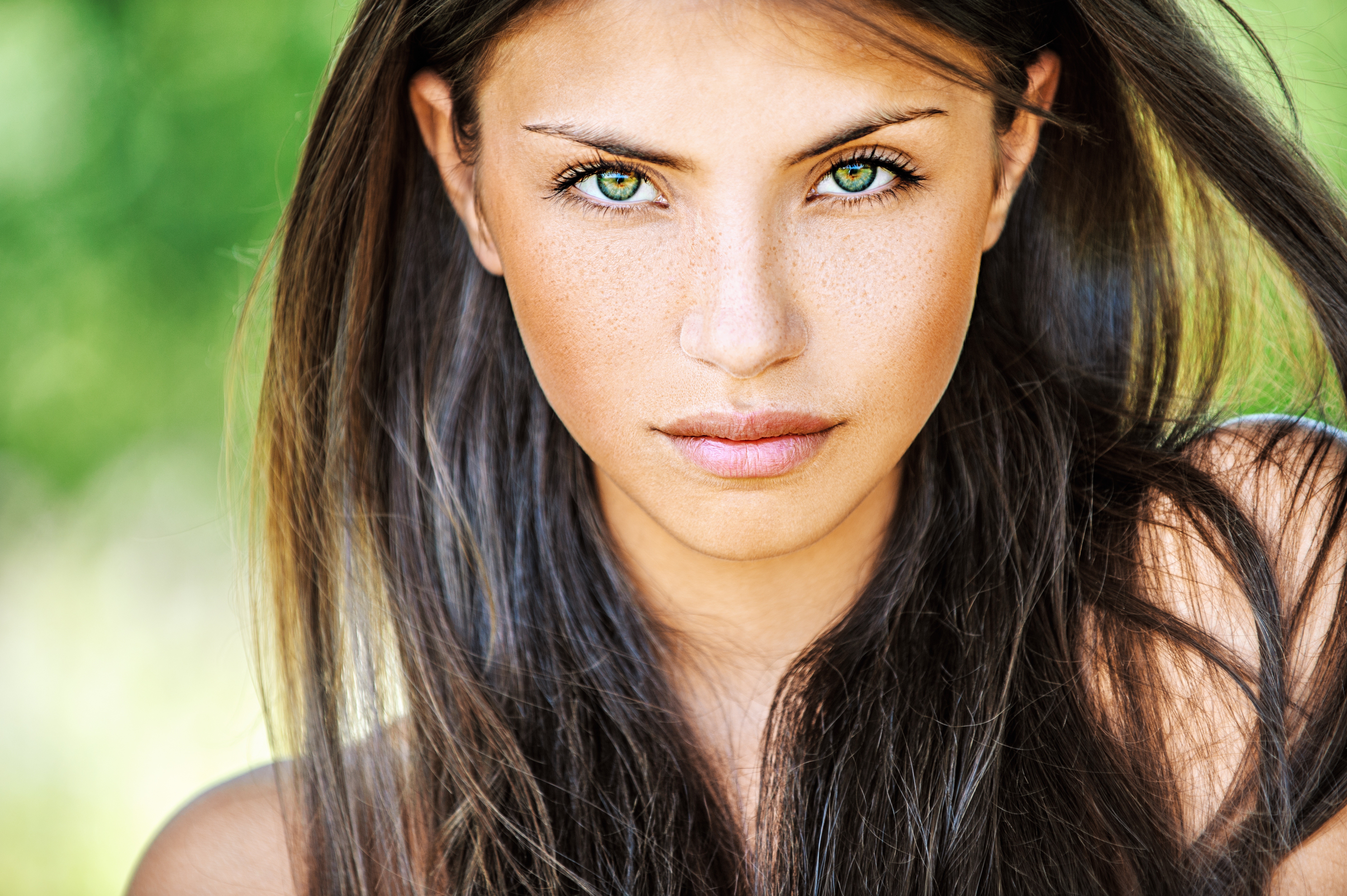 Woman with green eyes and freckles HD Wallpaper