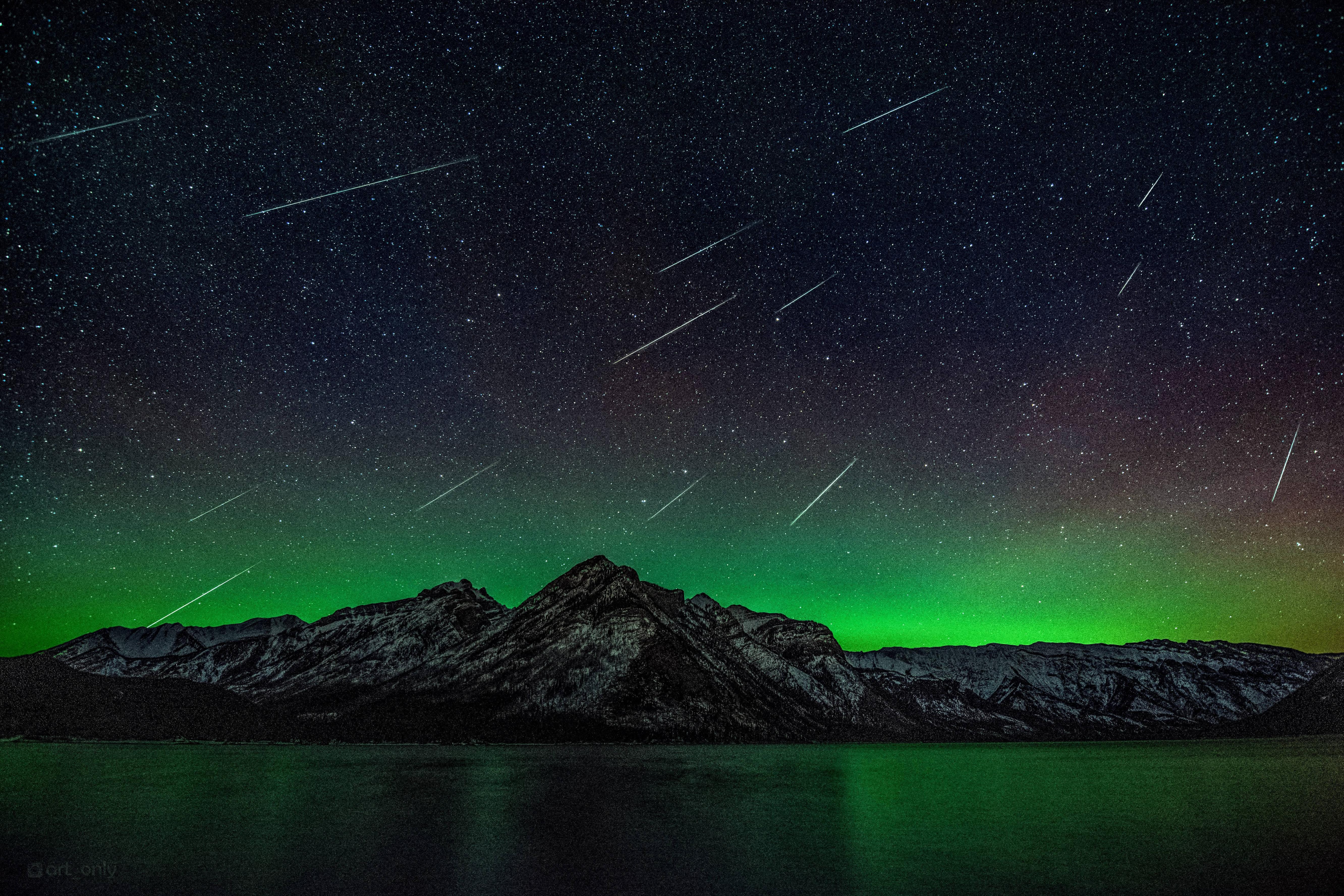 Meteor shower over mountains and aurora borealis HD Wallpaper