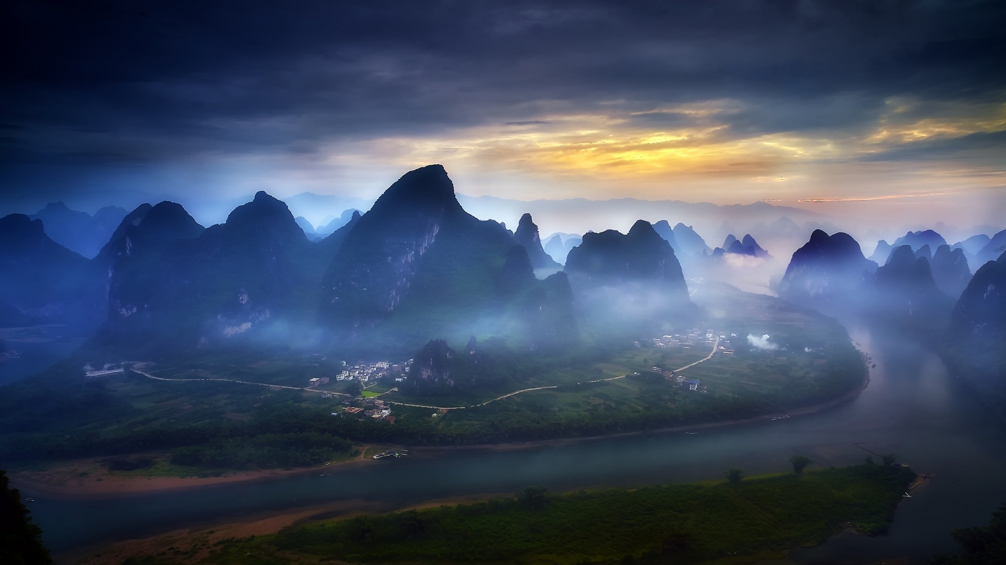 Misty mountains and river in Guilin at sunrise HD Wallpaper
