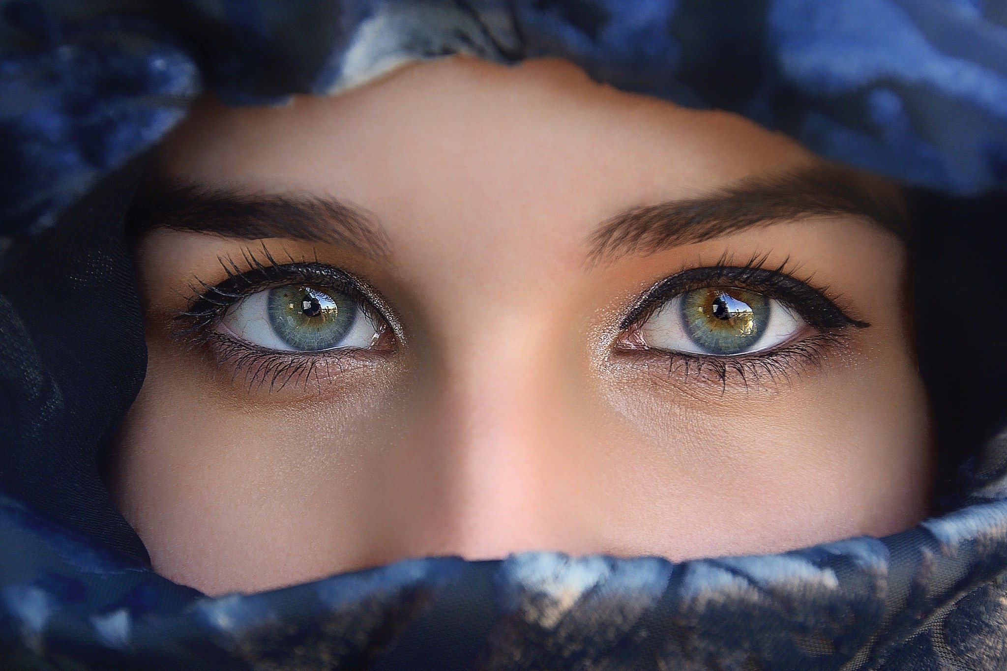 Close-up of a woman's eyes with blue and green irises HD Wallpaper