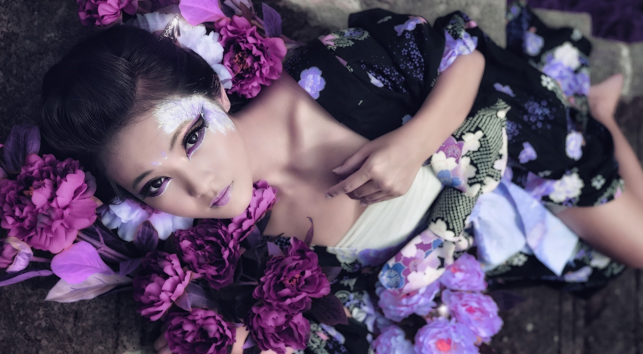 Asian woman with purple flowers and kimono HD Wallpaper
