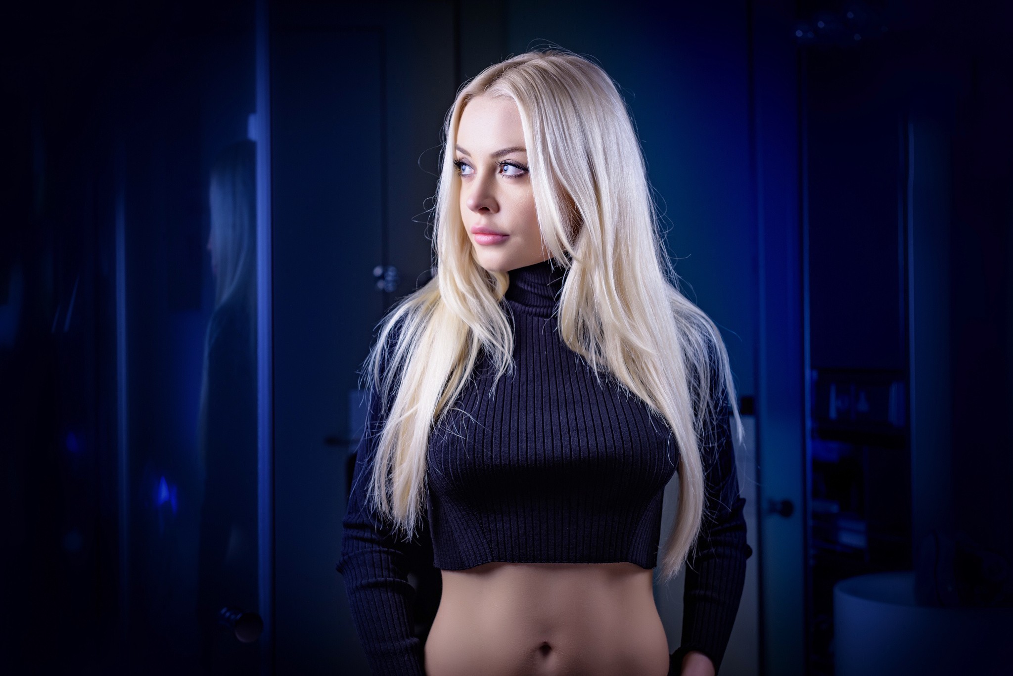Woman with blonde hair wearing a black turtleneck HD Wallpaper