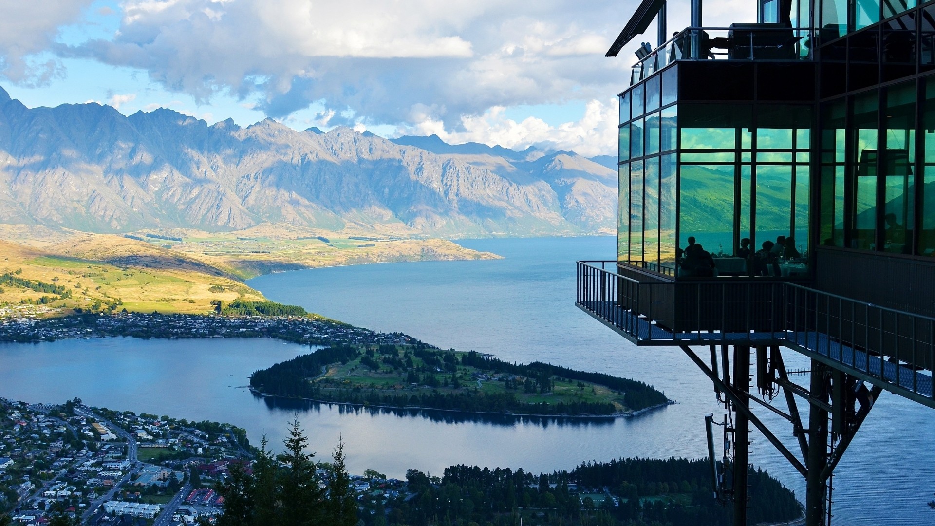 Restaurant overlooking Lake Wakatipu and The Remarkables mountains, Queenstown, New Zealand HD Wallpaper