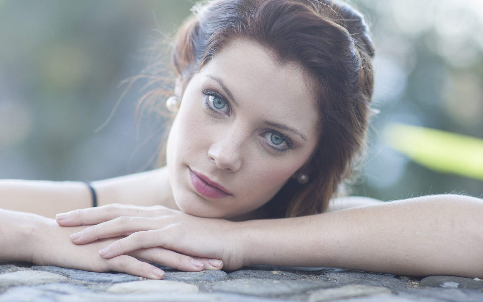 Portrait of a woman with blue eyes HD Wallpaper