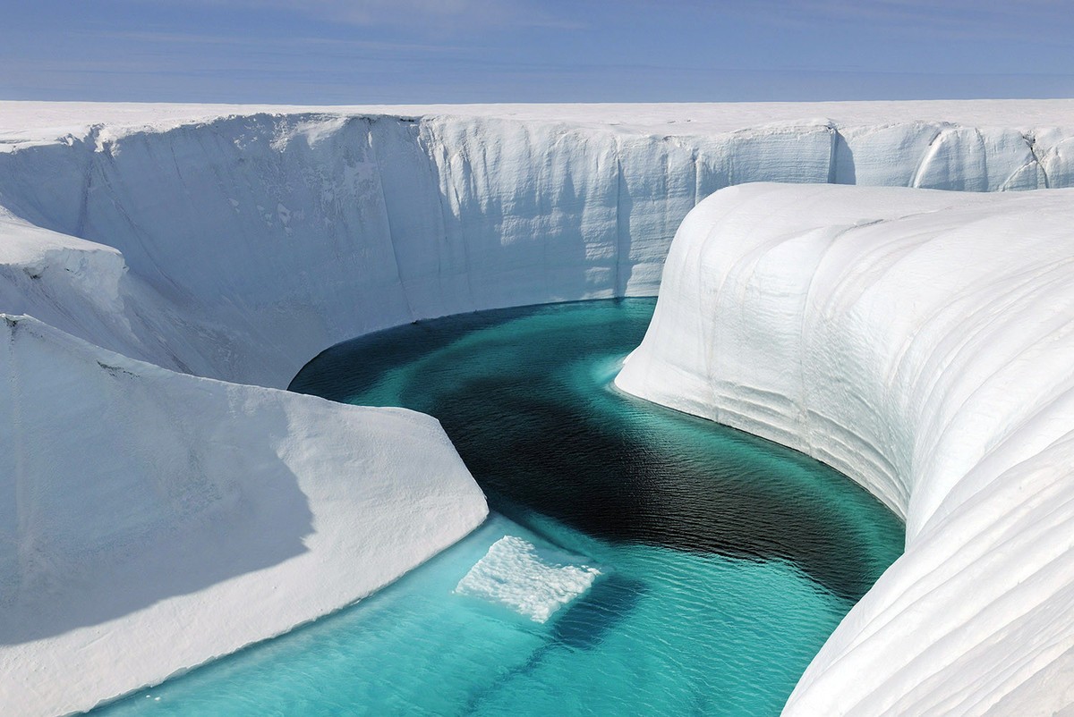 Arctic ice canyon with turquoise water HD Wallpaper
