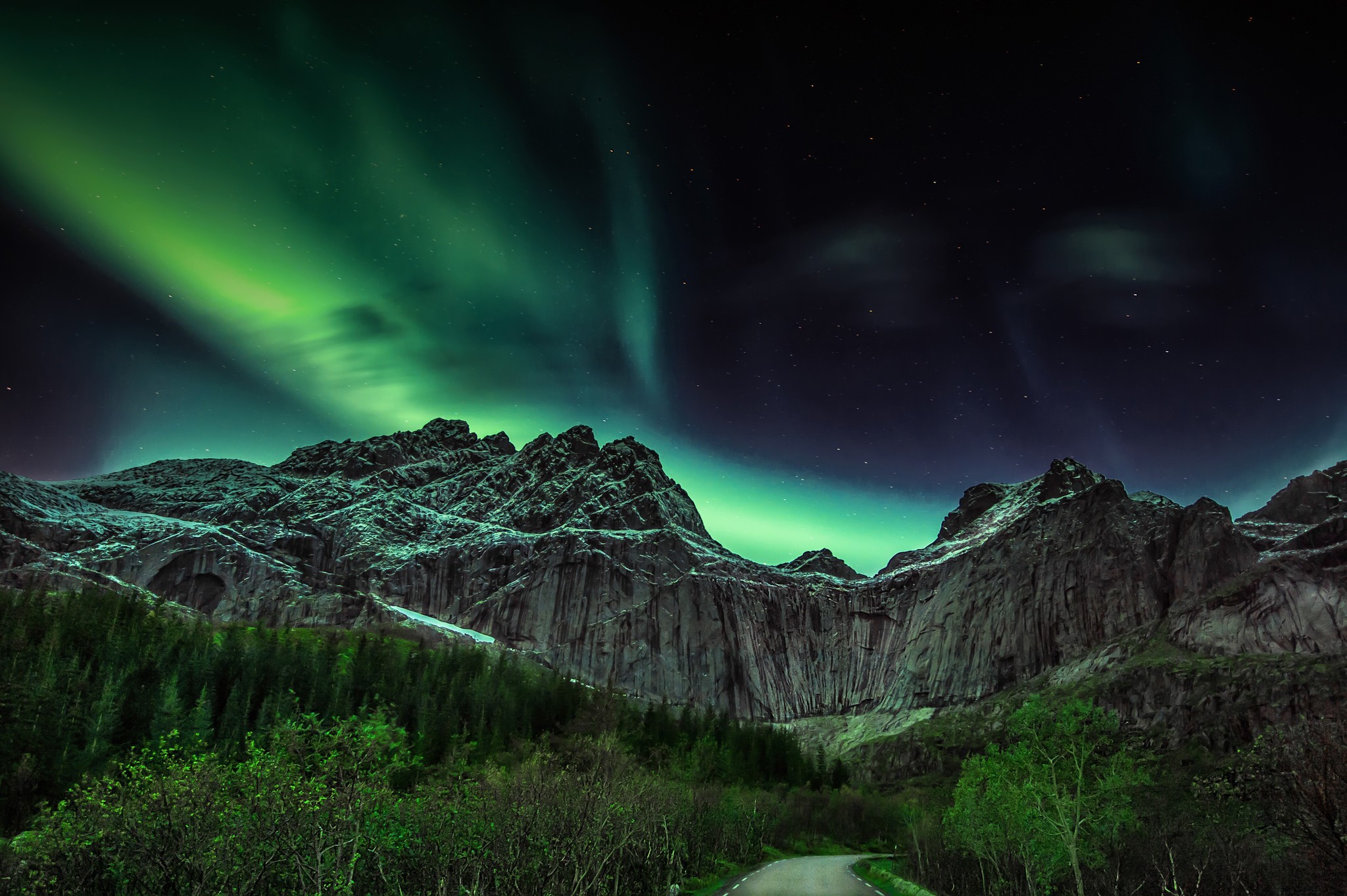 Aurora Borealis over rocky mountains and forest HD Wallpaper