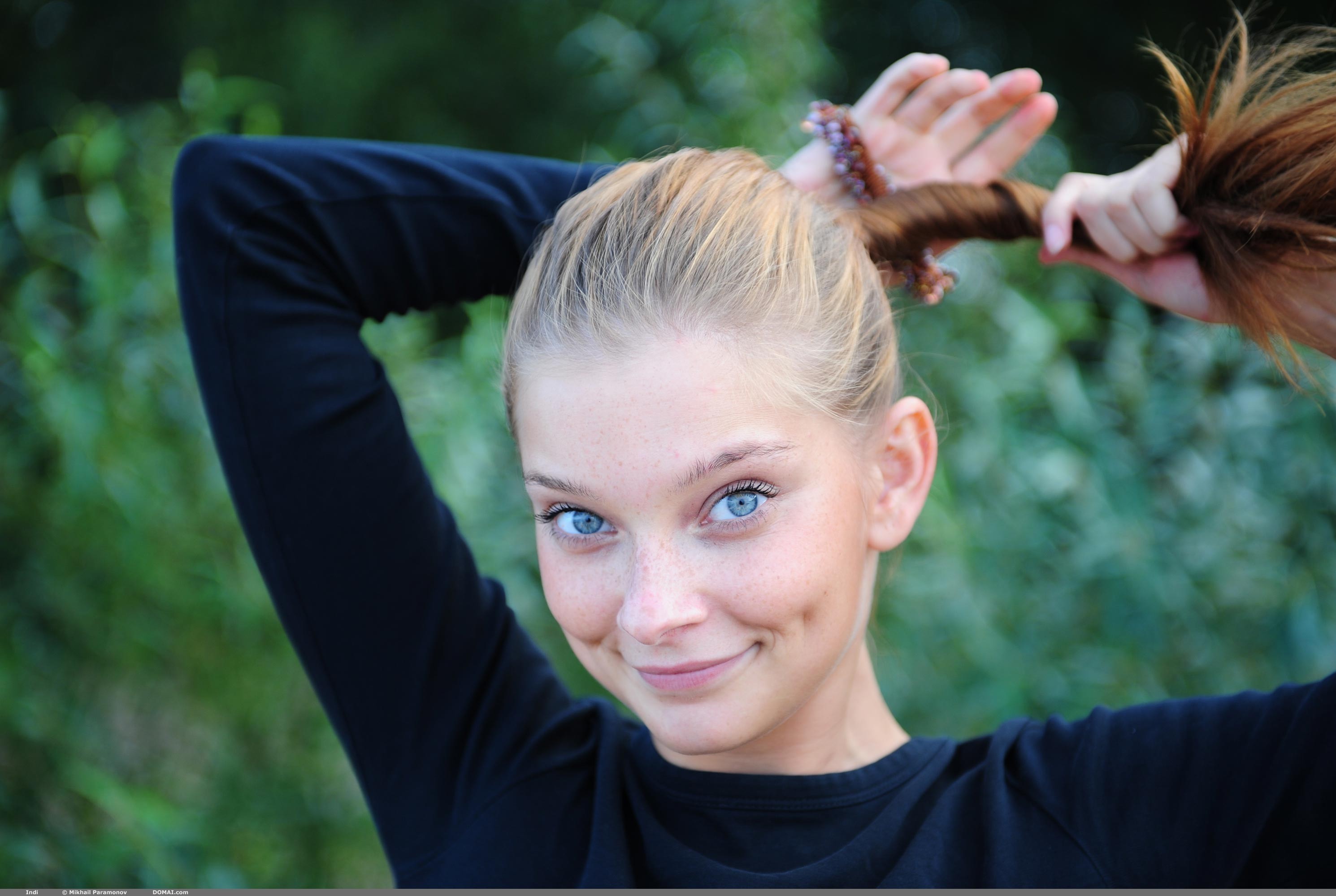 smiling, Indiana A, freckles, blue eyes, women, depth of field, ponytail, blonde HD Wallpaper