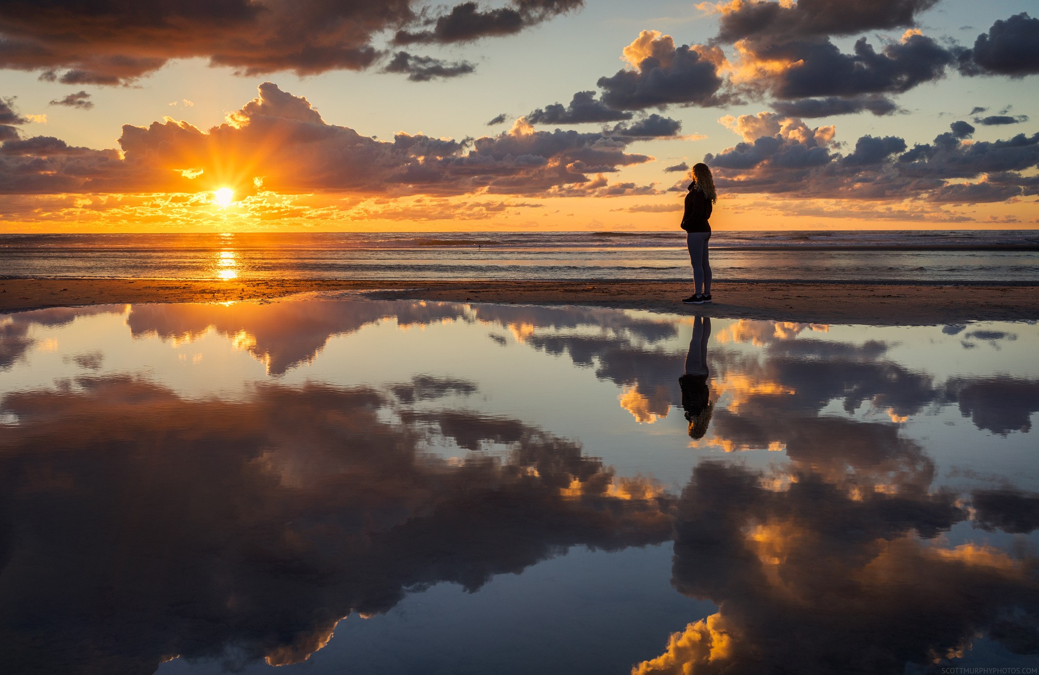 Person watching sunrise over the ocean with reflection HD Wallpaper
