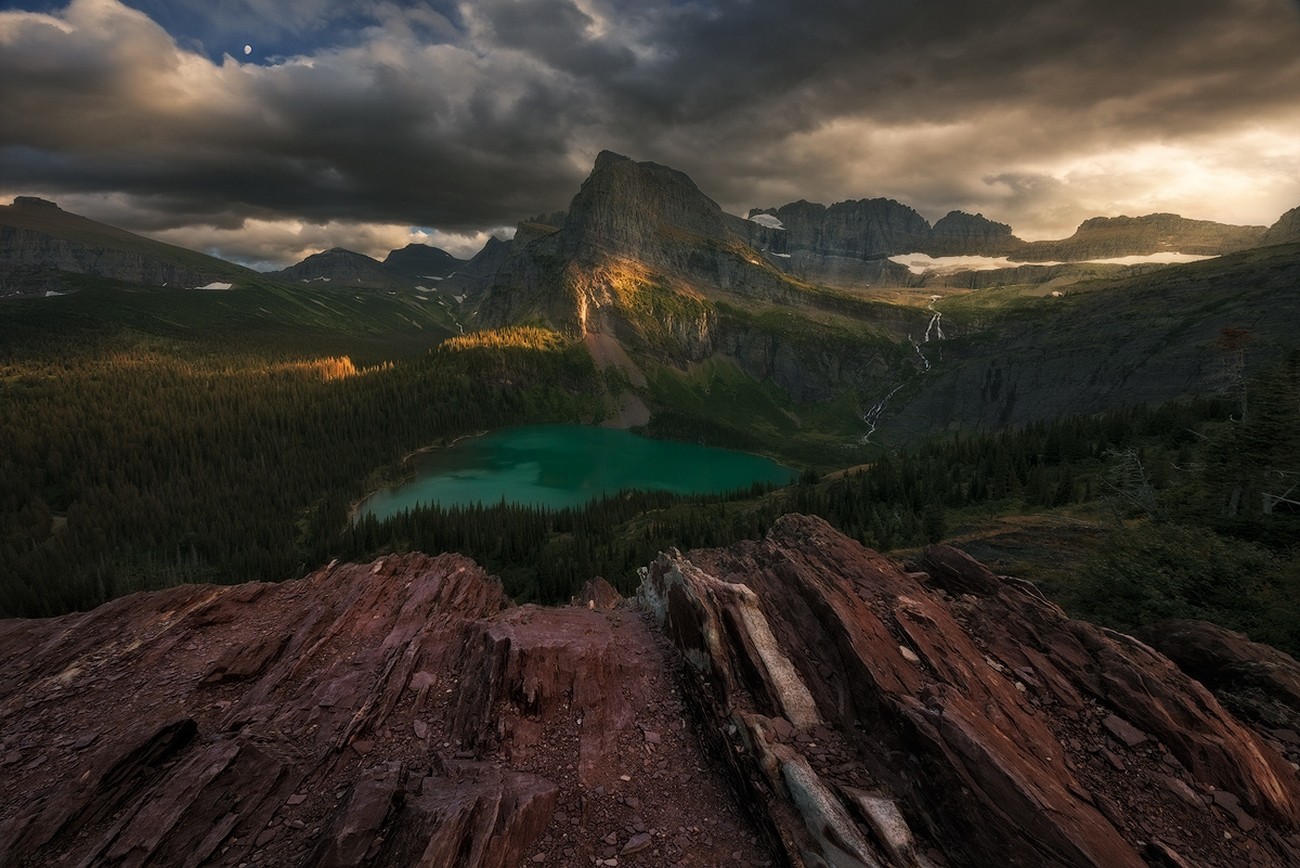 Grinnell Lake and Mountains in Glacier National Park HD Wallpaper
