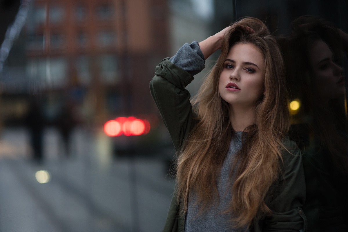 Woman with long blonde hair and hand on head HD Wallpaper