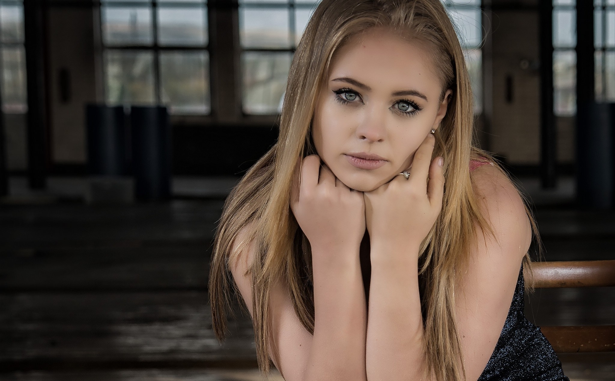 Portrait of a young woman with blonde hair HD Wallpaper