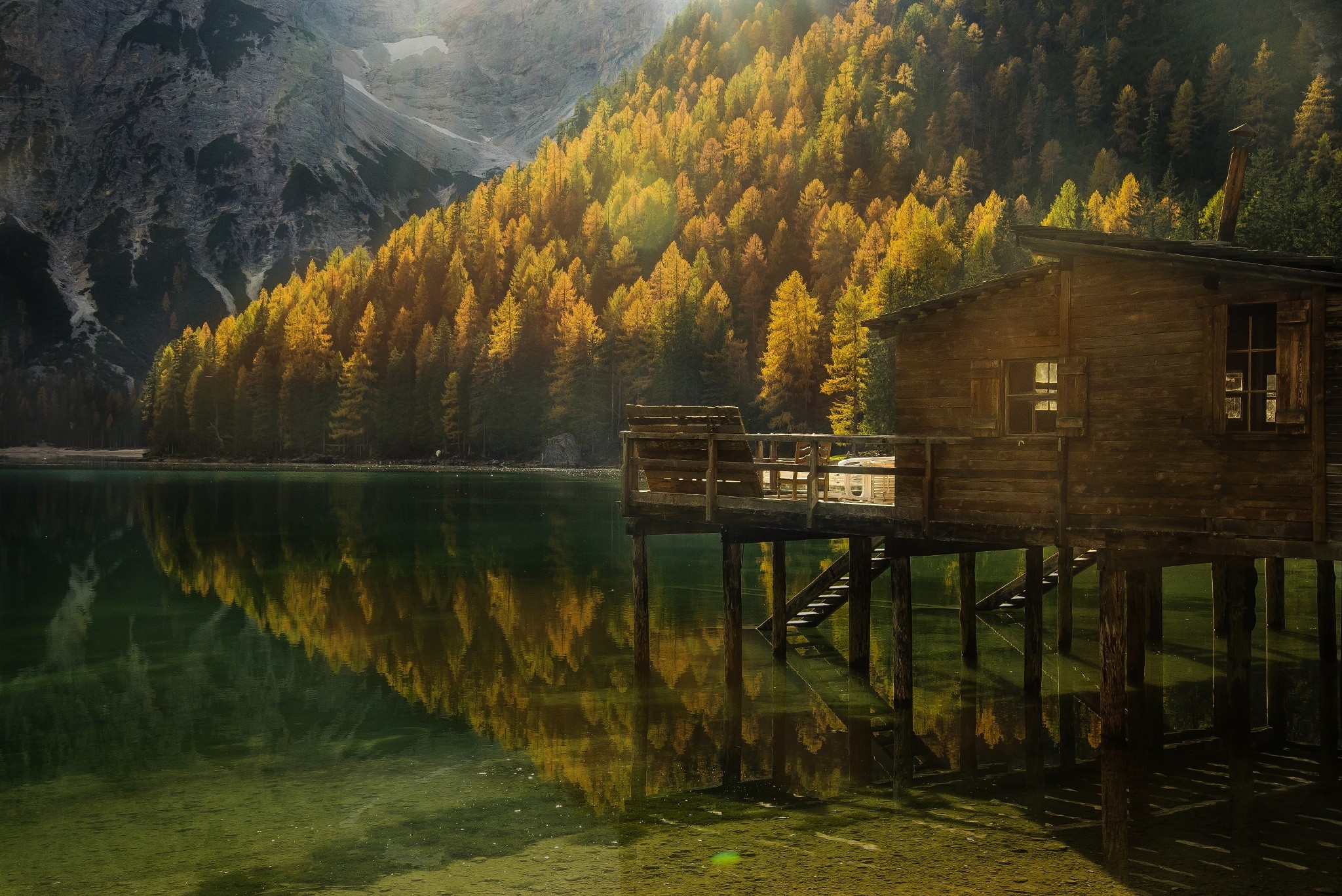 Wooden cabin on a lake with autumn forest and mountains in Italy HD Wallpaper