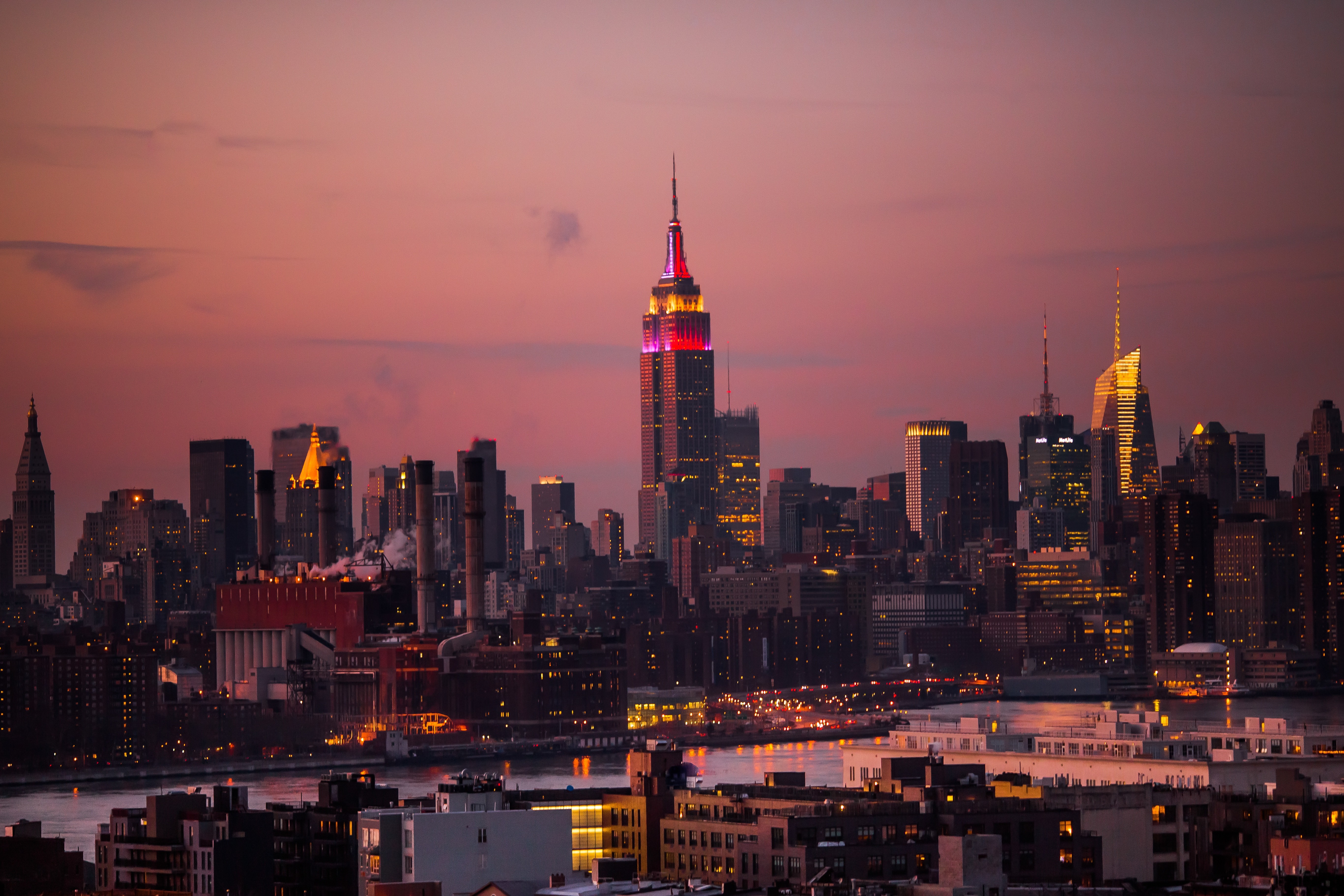 New York City skyline at dusk with Empire State Building HD Wallpaper