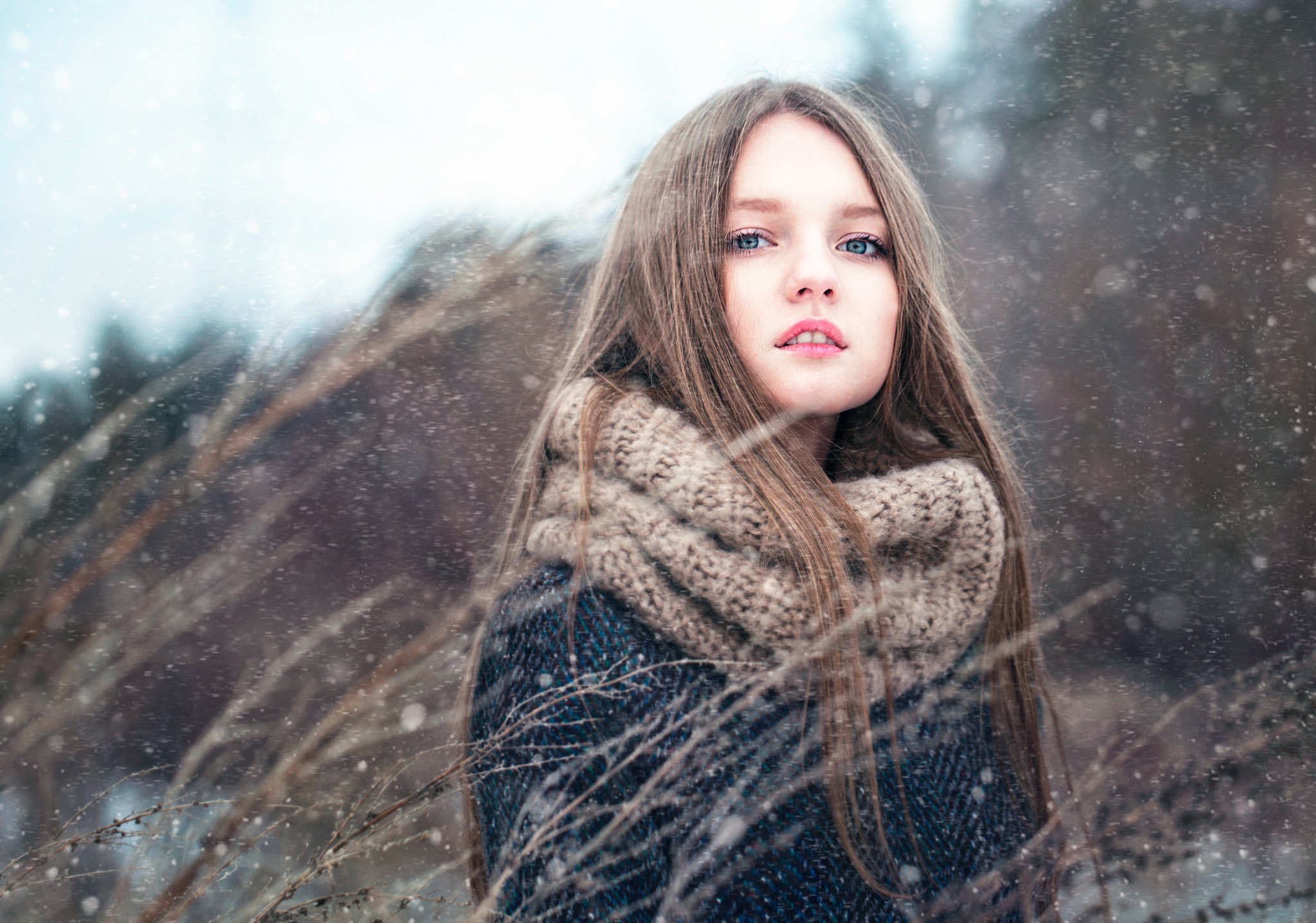 Woman with blue eyes and brunette hair in winter HD Wallpaper