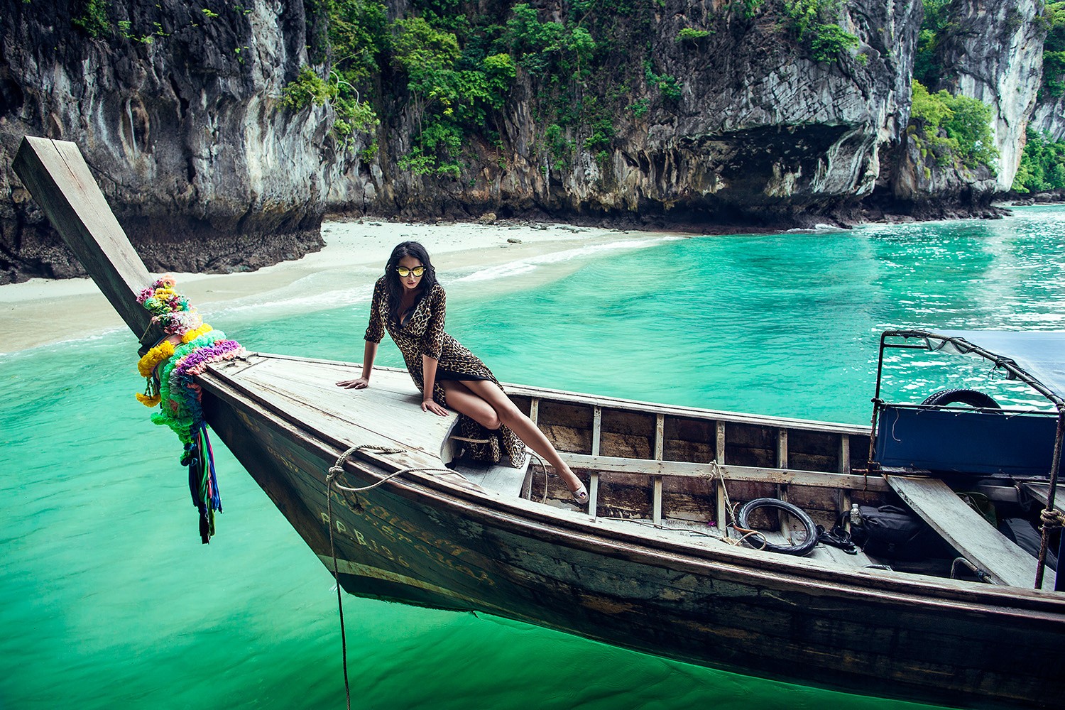 Woman in leopard print dress on a boat in the Philippines HD Wallpaper