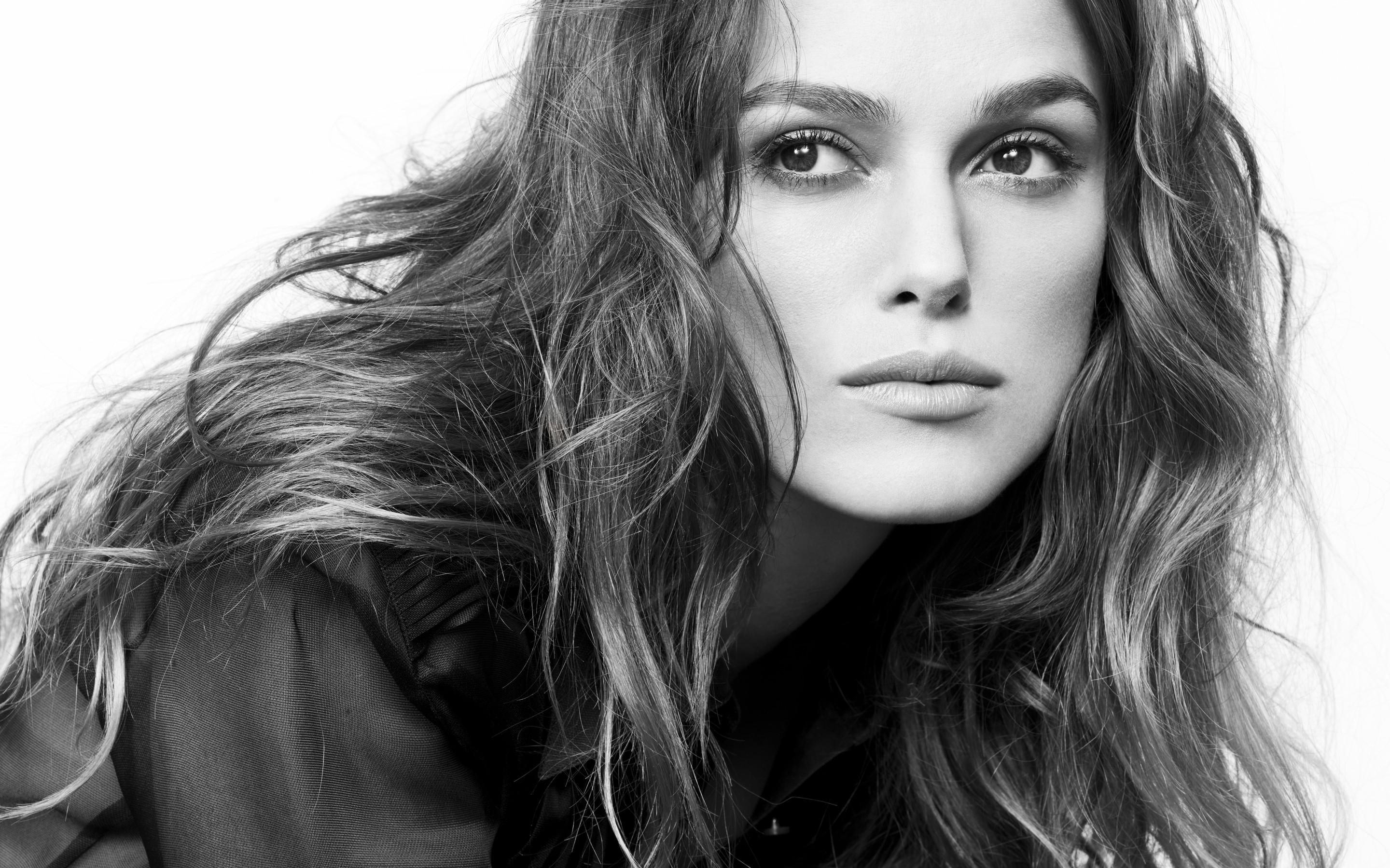 Monochrome portrait of Keira Knightley HD Wallpaper